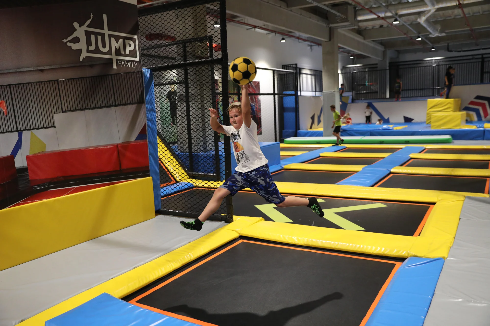 Jump Family Olomouc: 75 minut v trampolínovém centru se spoustou atrakcí