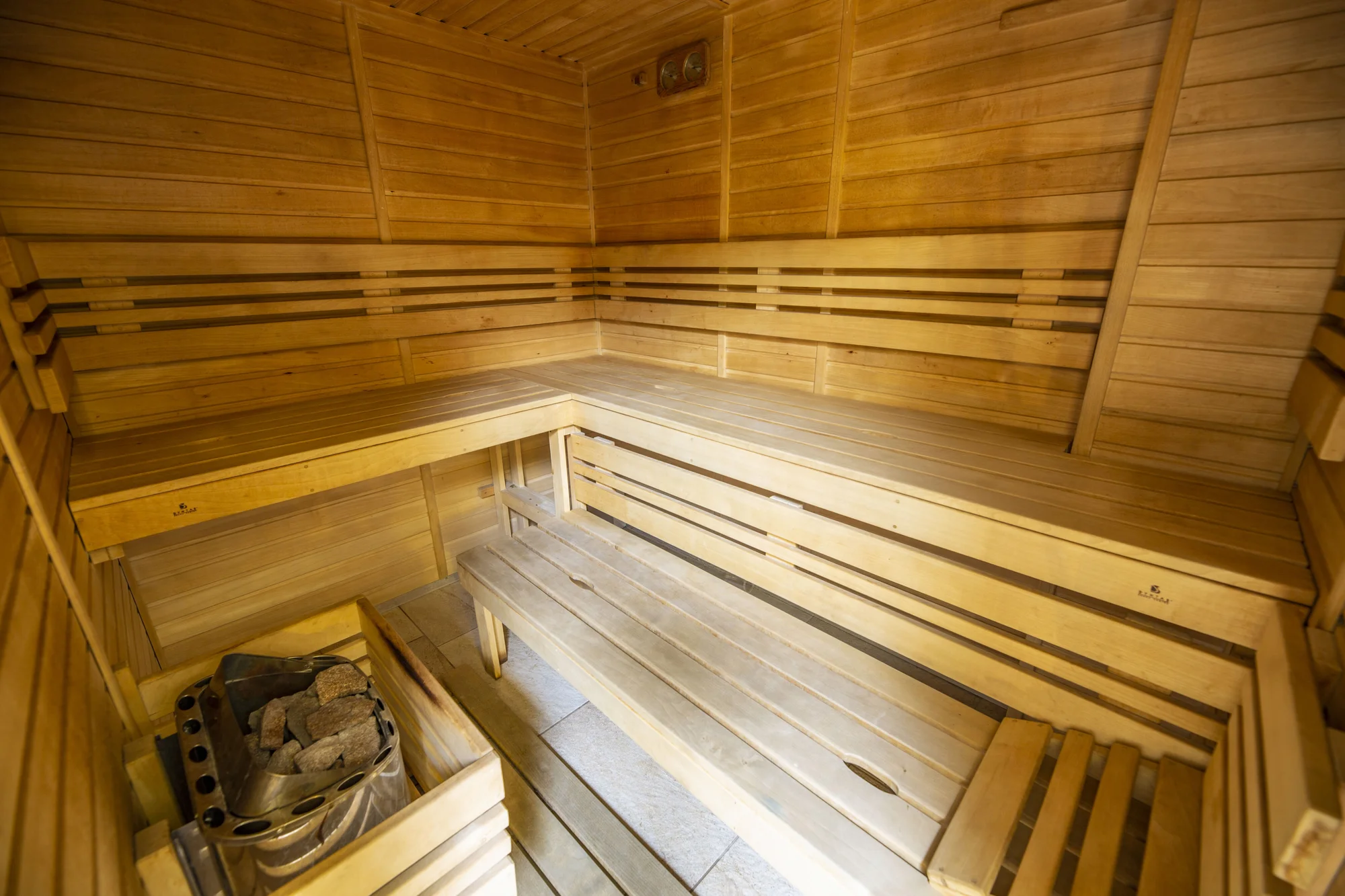 Pobyt ve 4* hotelu ve Varech: skvělé jídlo, masáž, wellness i vlastní kinosál