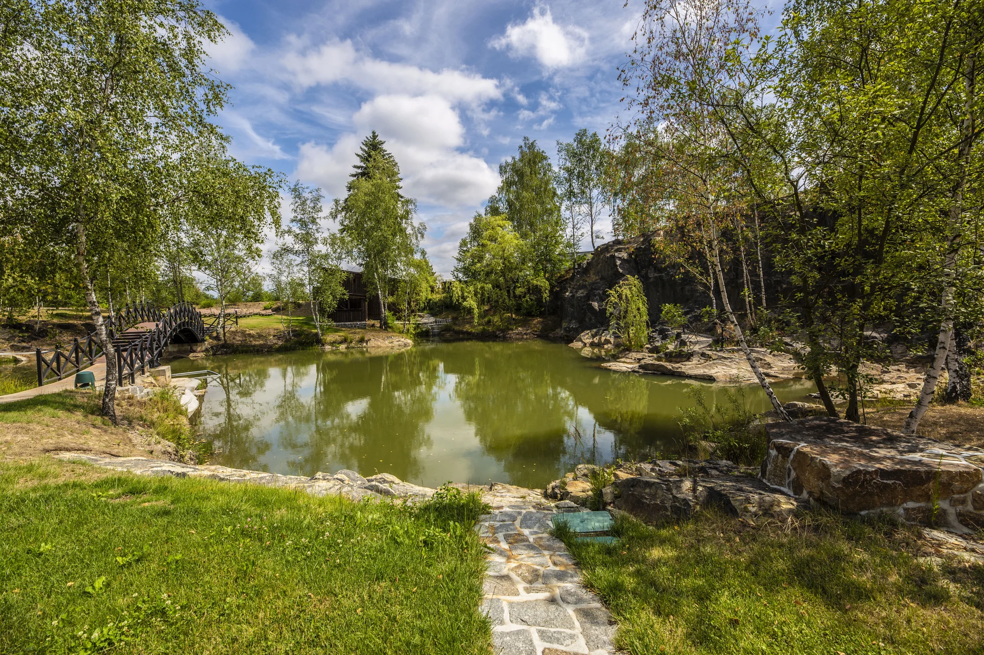 Pobyt ve 4* hotelu ve Varech: skvělé jídlo, masáž, wellness i vlastní kinosál