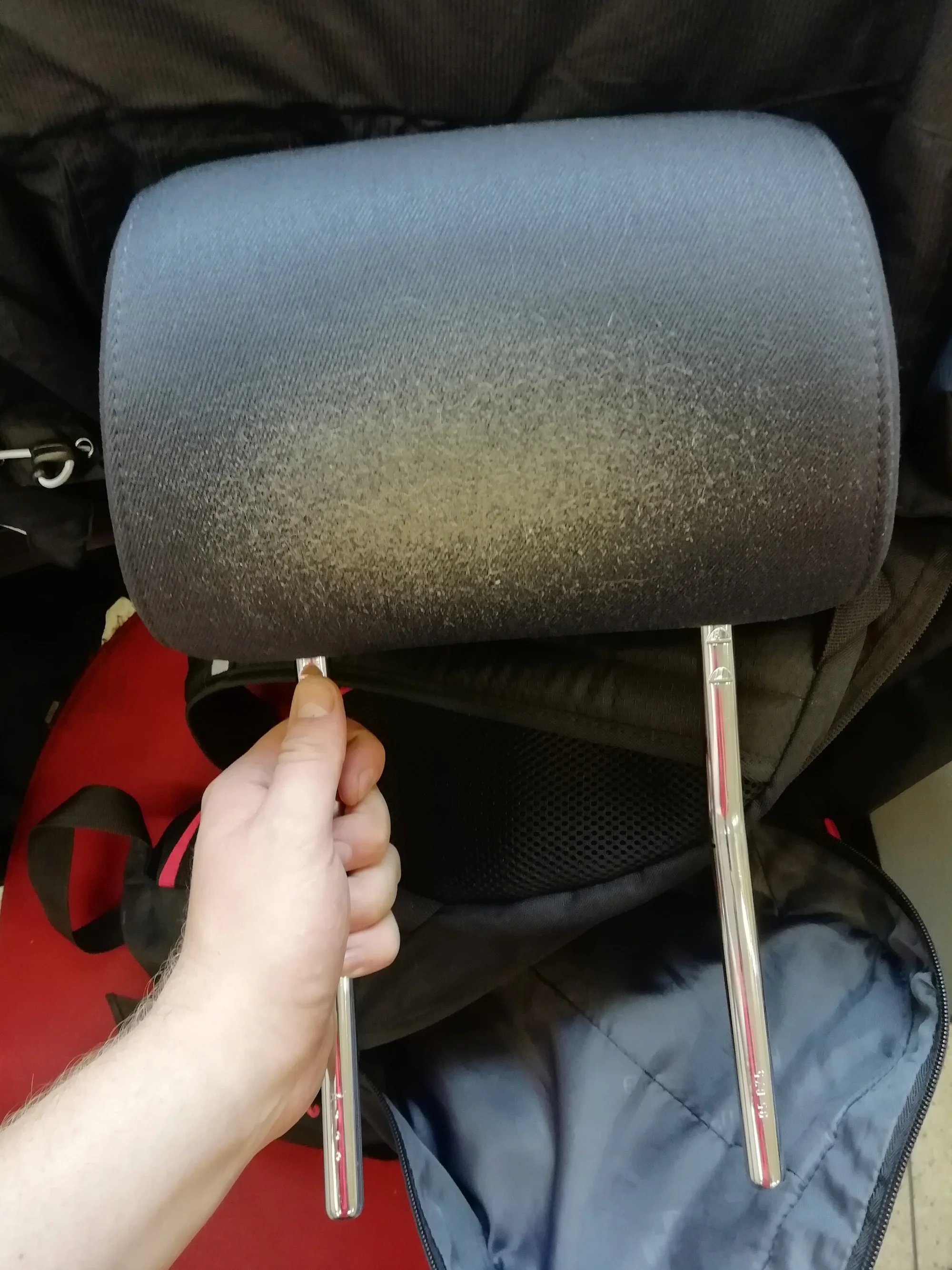 Mobilní čištění interiéru vozidla i tepování či dezinfekce ozónem
