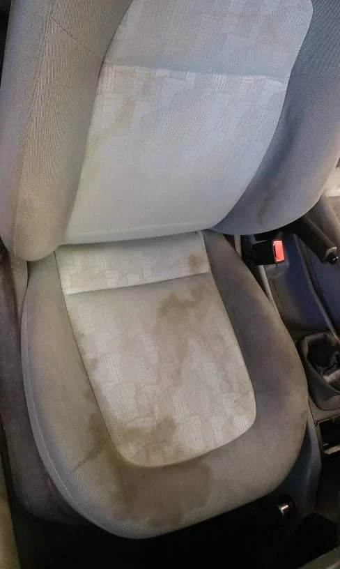 Mobilní čištění interiéru vozidla i tepování či dezinfekce ozónem