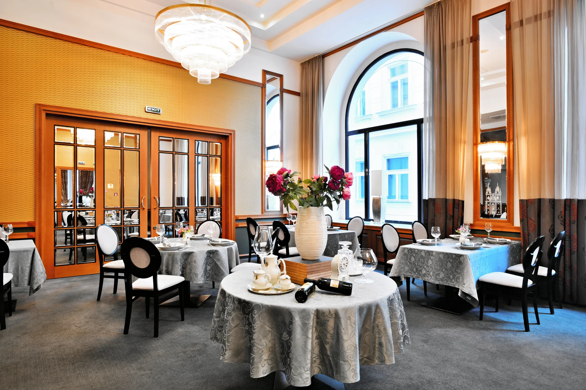 3–5chod. menu dle výběru pro 2 v Grandhotelu Bohemia: konfitované kachní prso, pstruh i dort