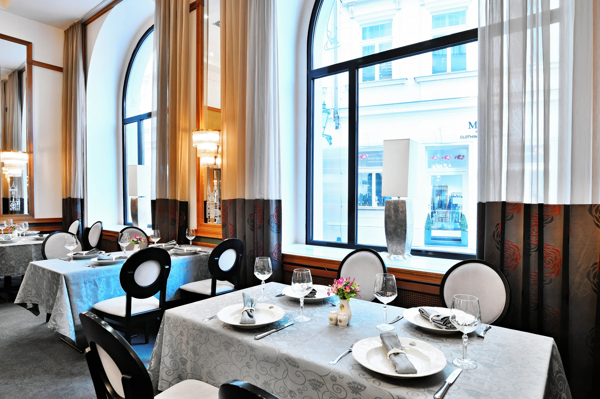 3–5chod. menu dle výběru pro 2 v Grandhotelu Bohemia: konfitované kachní prso, pstruh i dort