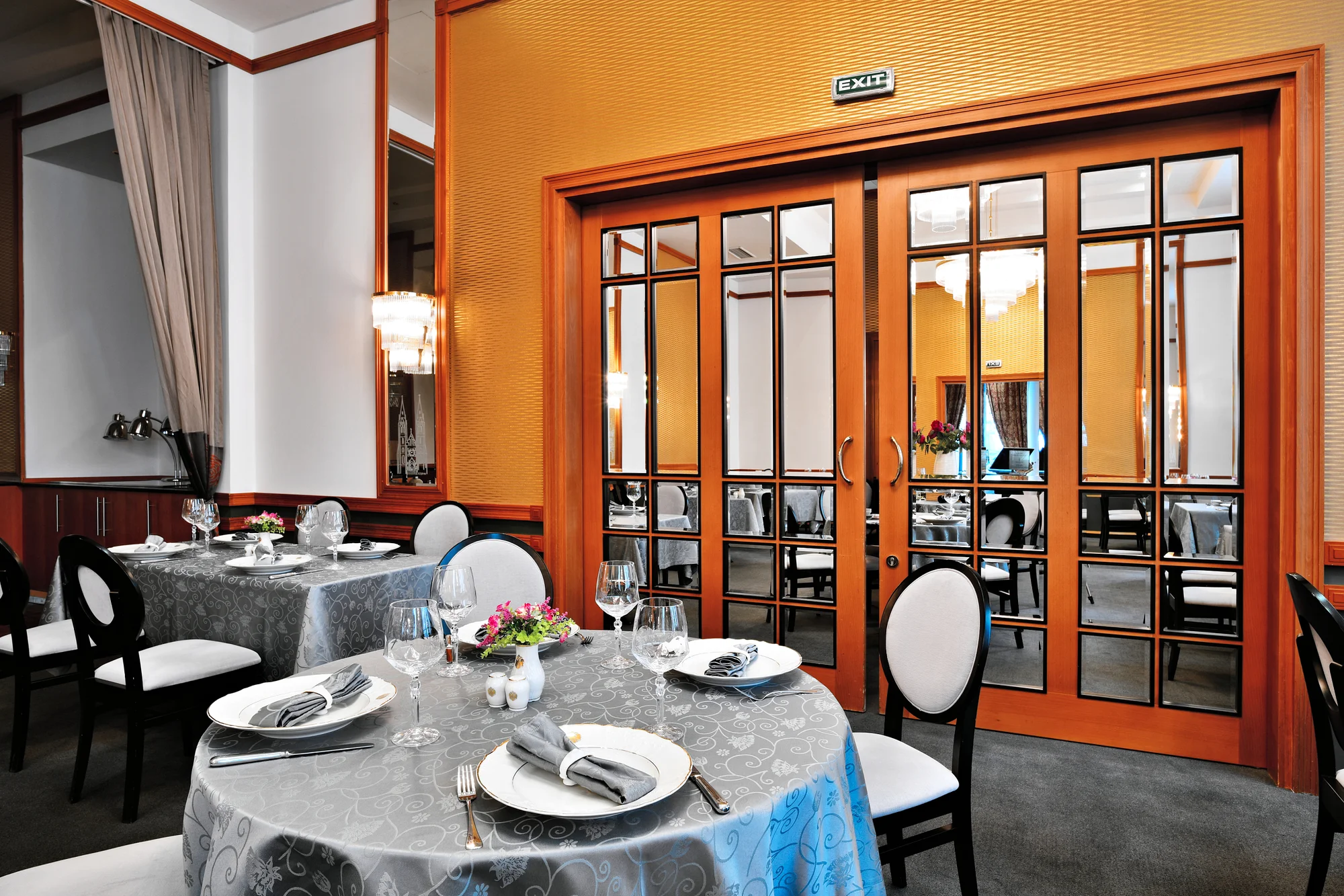3–5chod. menu dle výběru pro 2 v Grandhotelu Bohemia: konfitované kachní prso, pstruh i dort