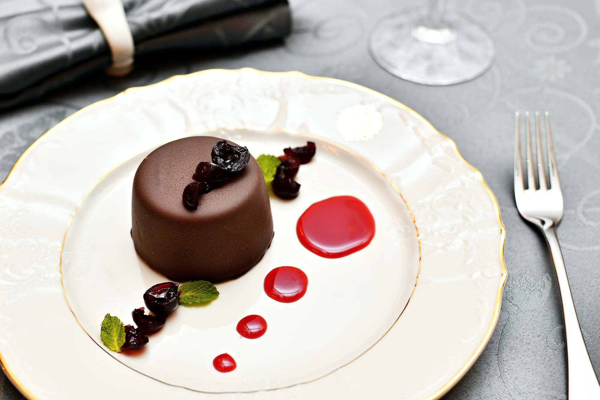 3–5chod. menu dle výběru pro 2 v Grandhotelu Bohemia: konfitované kachní prso, pstruh i dort