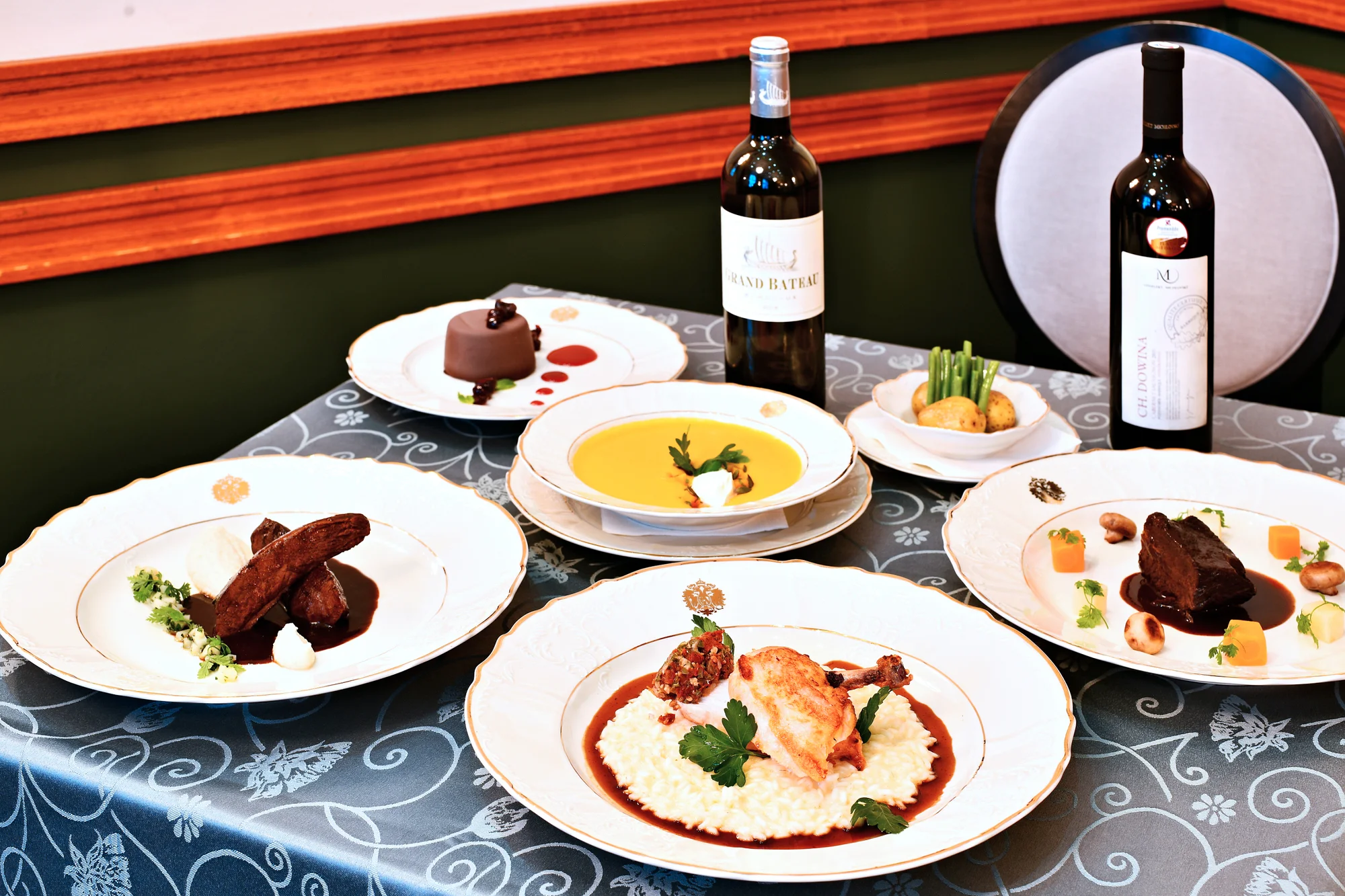 3–5chod. menu dle výběru pro 2 v Grandhotelu Bohemia: konfitované kachní prso, pstruh i dort