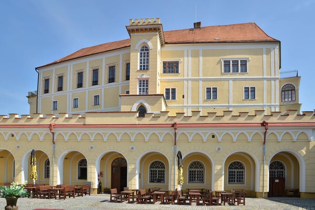 Prohlídka zámku Letovice pro jednoho, dva nebo pro celou rodinu
