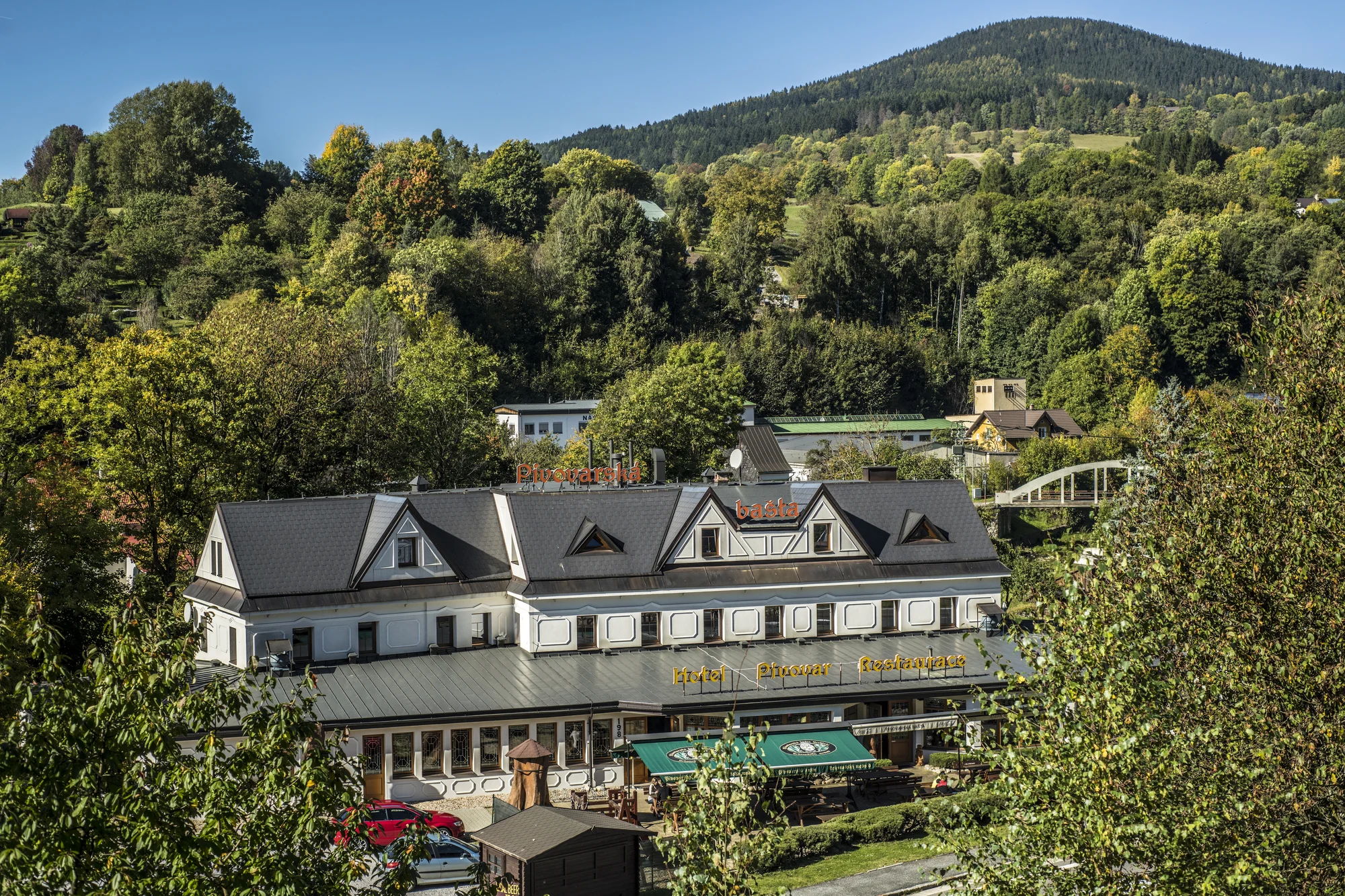 Hotel s pivovarem v Krkonoších: snídaně či polopenze, možnost exkurze i romantické večeře