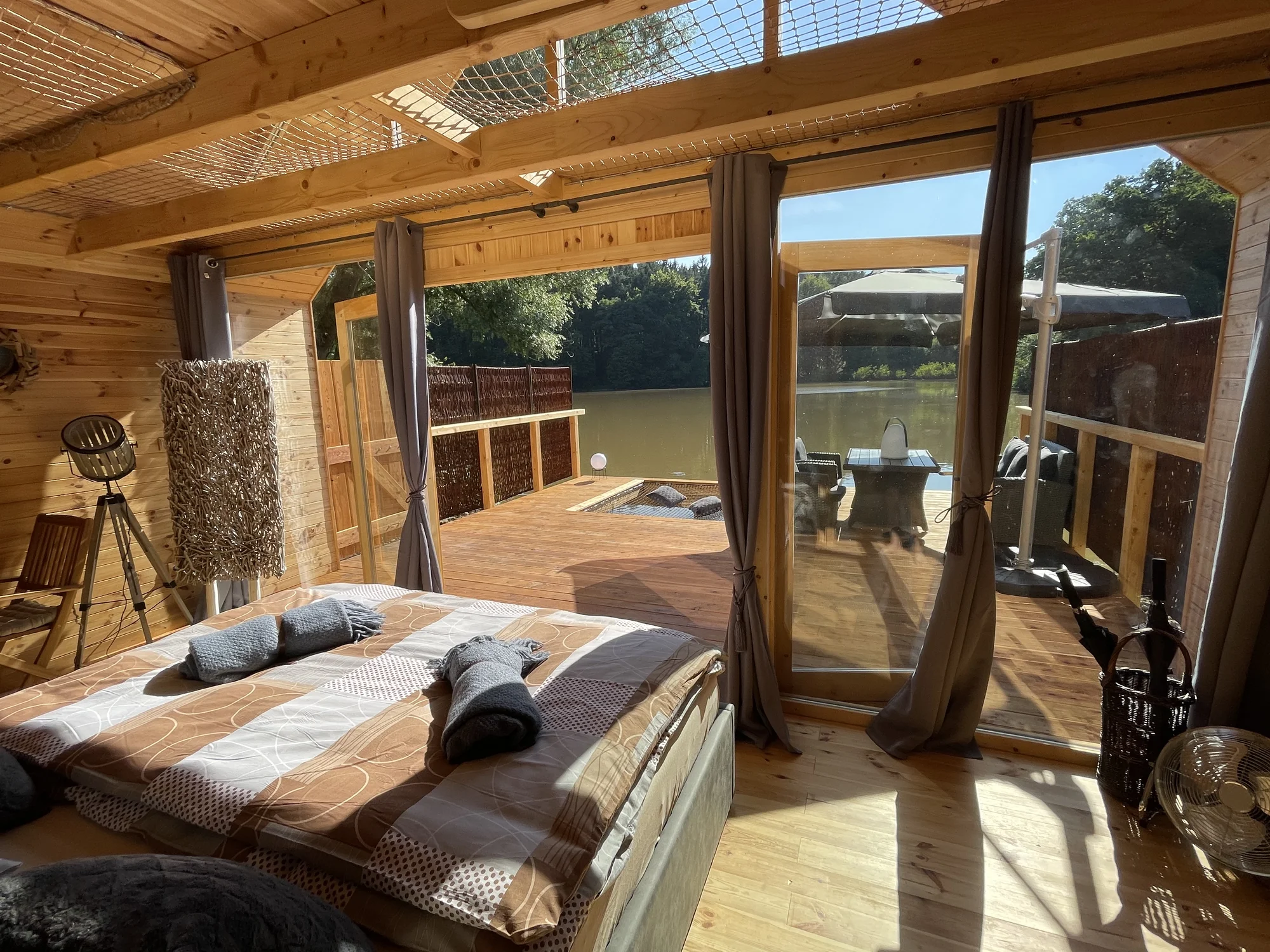 Kouzelný Lakehouse Amálka s neomezenou saunou, vířivkou i snídaňovým košem, možnost rybaření