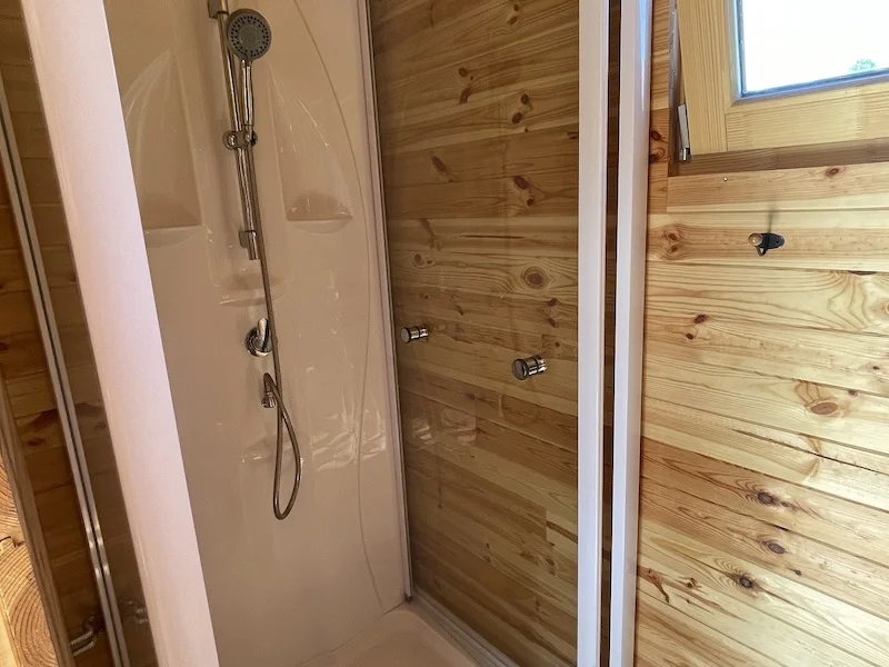 Kouzelný Lakehouse Amálka s neomezenou saunou, vířivkou i snídaňovým košem, možnost rybaření