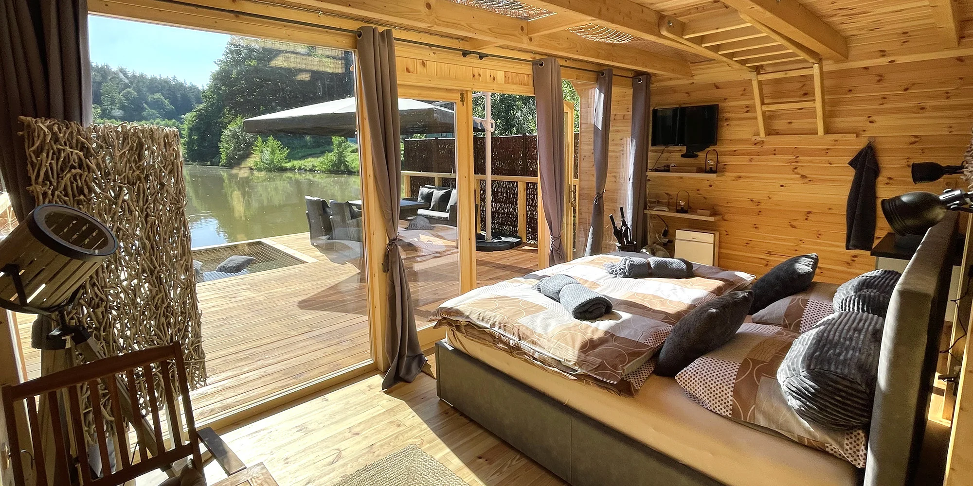 Kouzelný Lakehouse Amálka s neomezenou saunou, vířivkou i snídaňovým košem, možnost rybaření