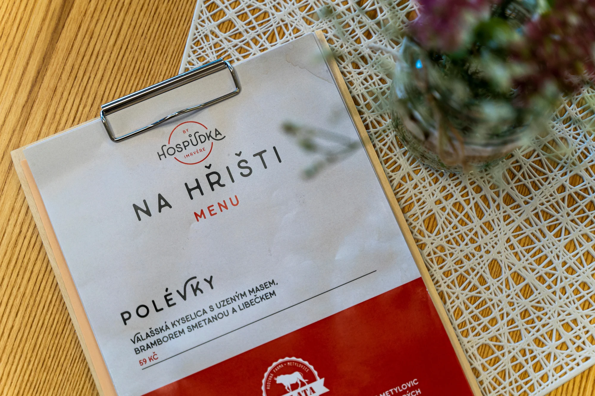 1 nebo 2 grilovaná vepřová kolena: vč. hořčice, křenu a pečiva