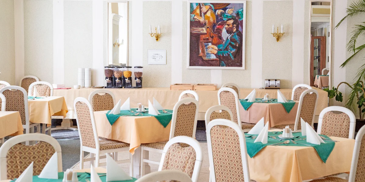 Krásná dovolená v historických Klatovech: hotel se snídaní a neomezený vstup do wellness