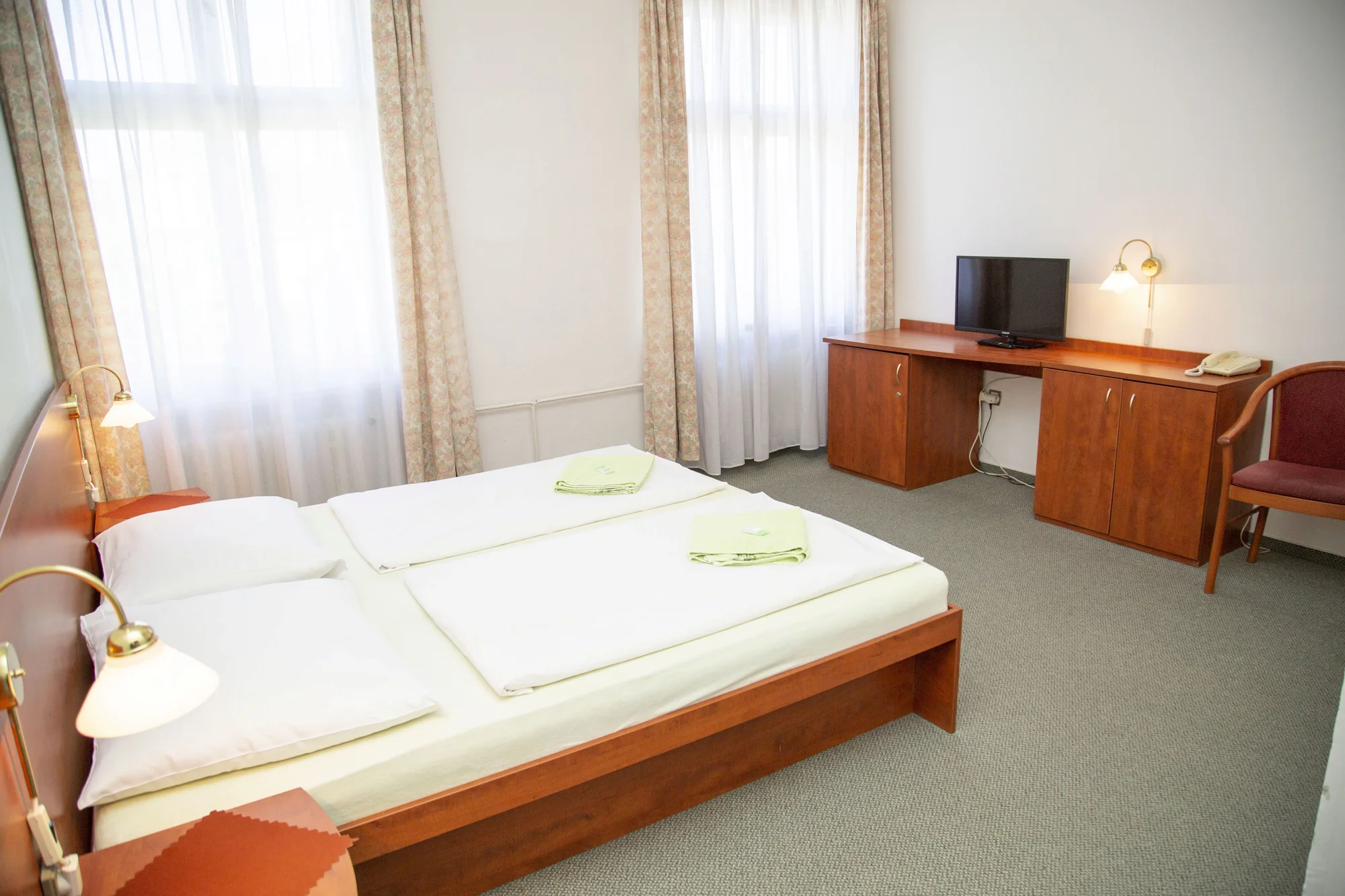 Krásná dovolená v historických Klatovech: hotel se snídaní a neomezený vstup do wellness
