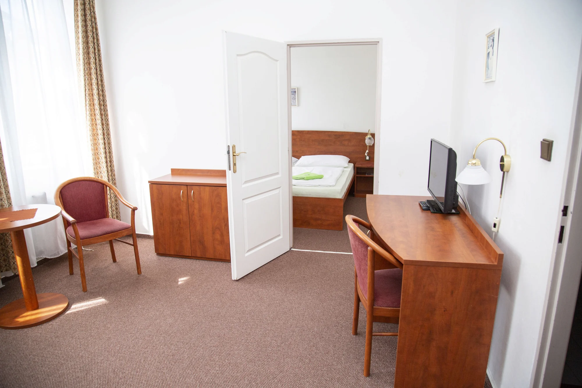 Krásná dovolená v historických Klatovech: hotel se snídaní a neomezený vstup do wellness