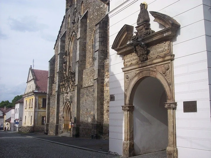 Krásná dovolená v historických Klatovech: hotel se snídaní a neomezený vstup do wellness