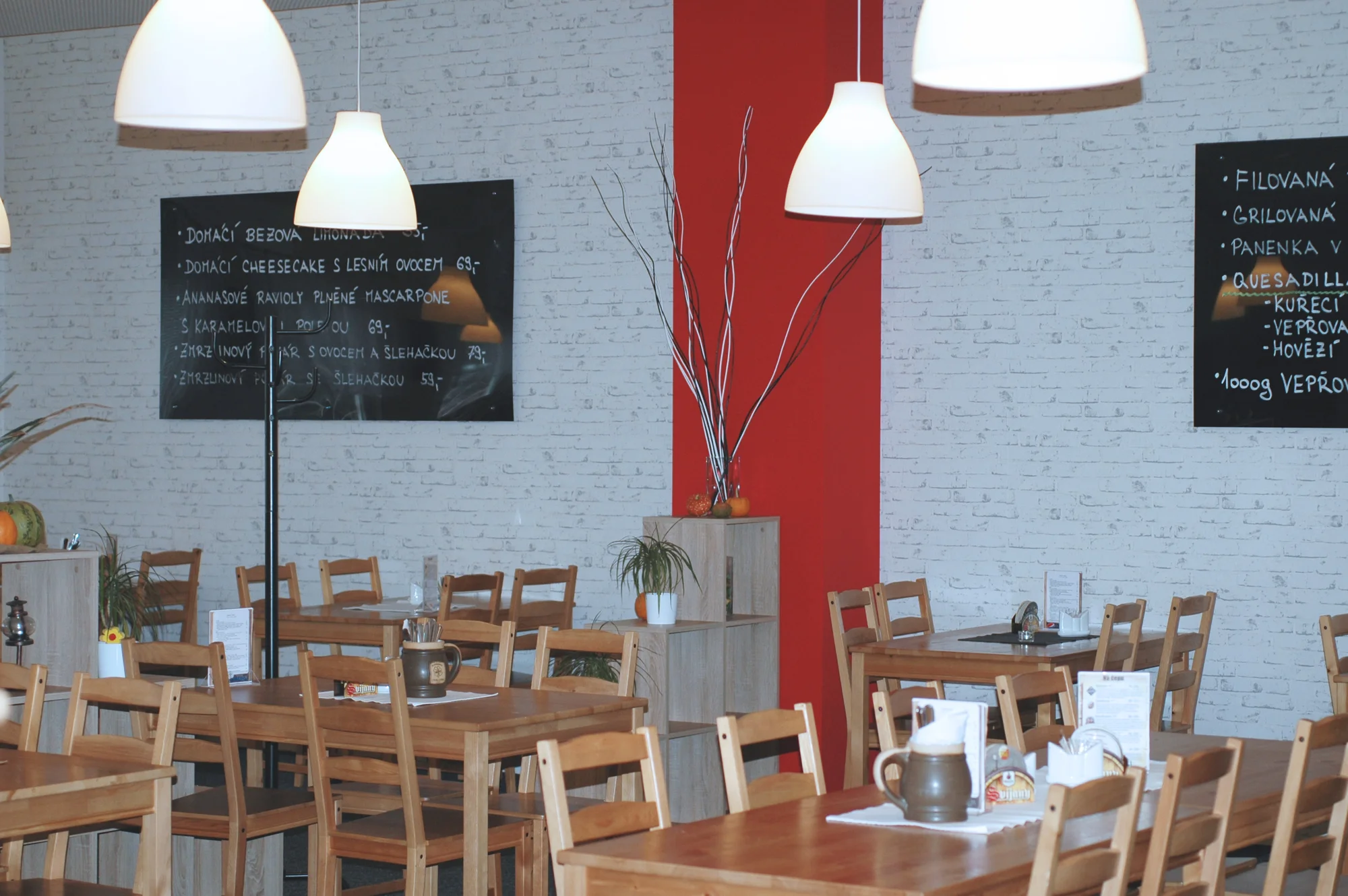 Pizza nebo dvě dle výběru o průměru 33 cm z restaurace Čtyřlístek