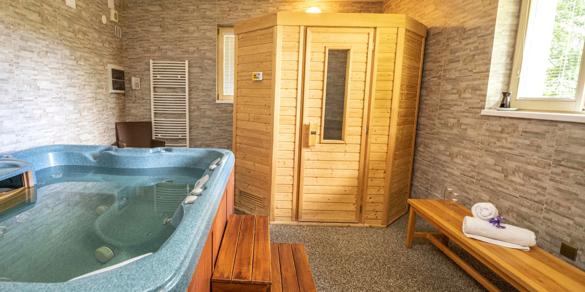 Za klidem i výlety do Českého ráje: polopenze a víno nebo all inclusive i wellness procedury