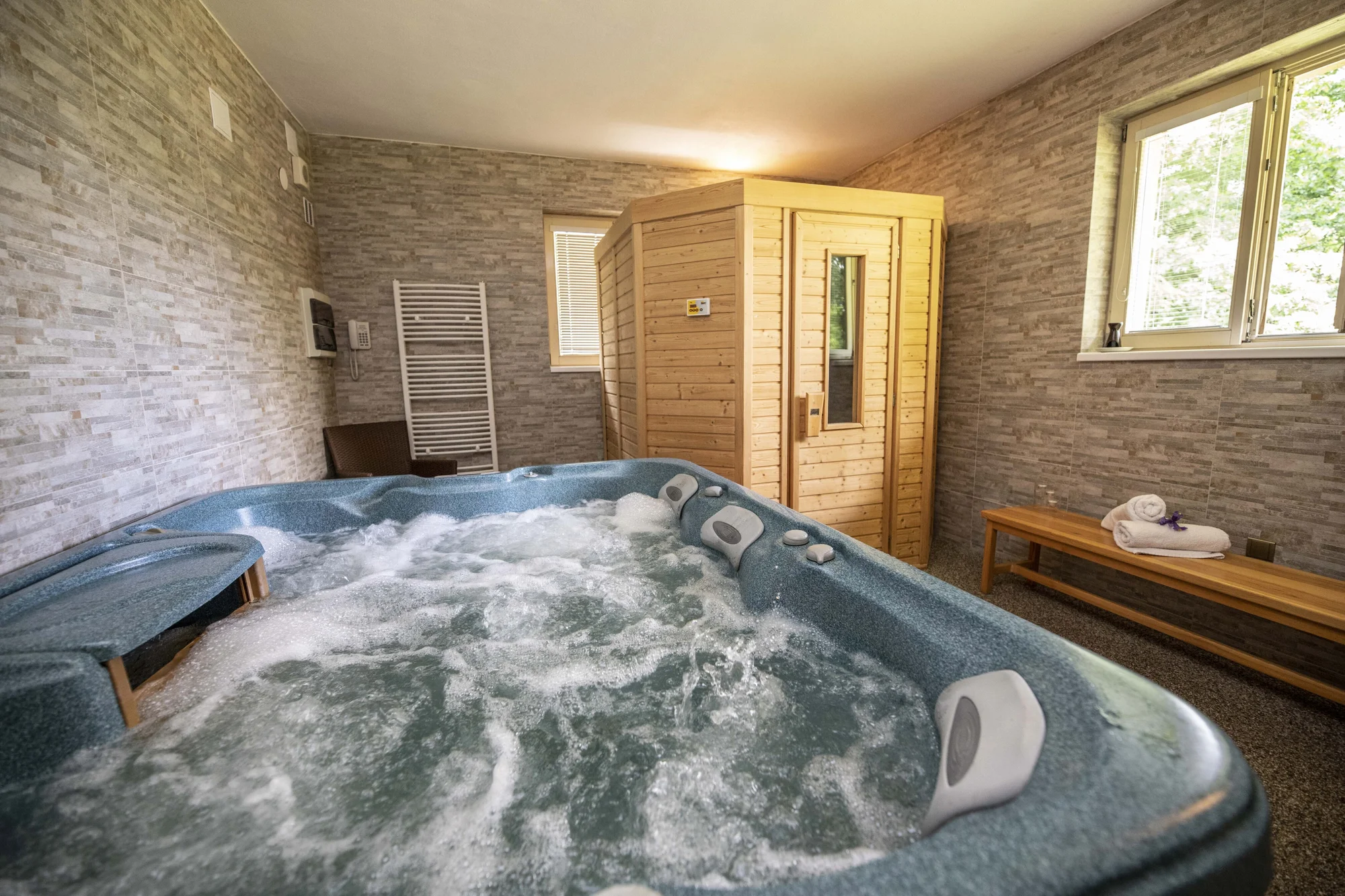 Za klidem i výlety do Českého ráje: polopenze a víno nebo all inclusive i wellness procedury