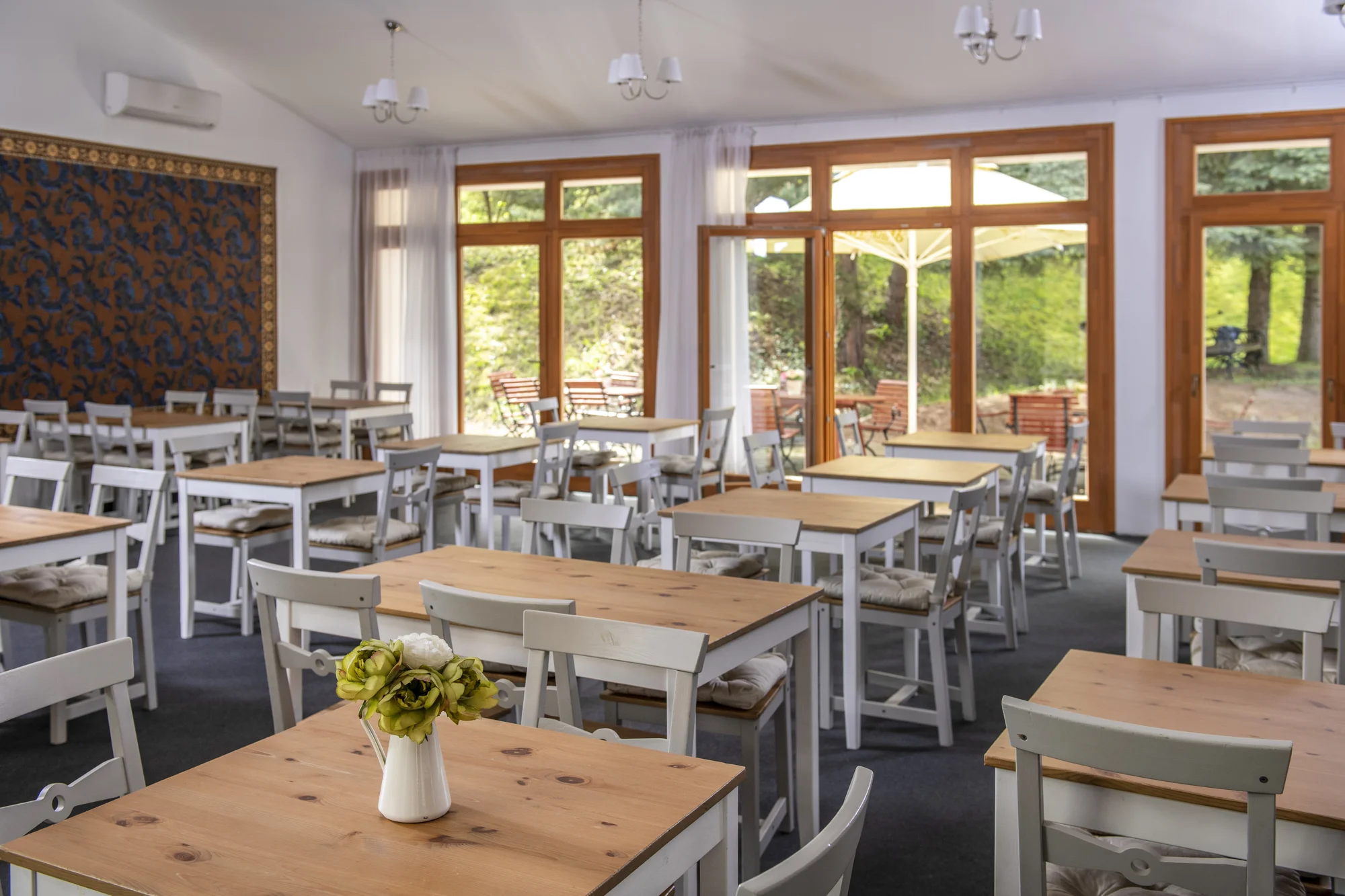 Dovolená kousek od maďarského Egeru: styl Provence, polopenze a neomezený wellness
