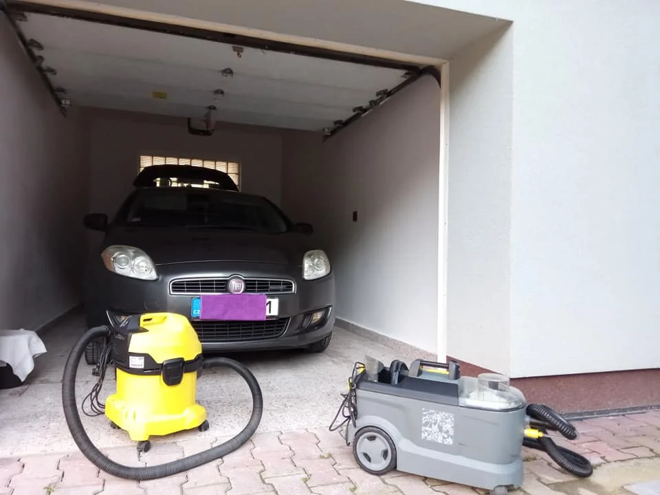 Důkladná péče o vaše auto: tepování sedadel i čištění interiéru