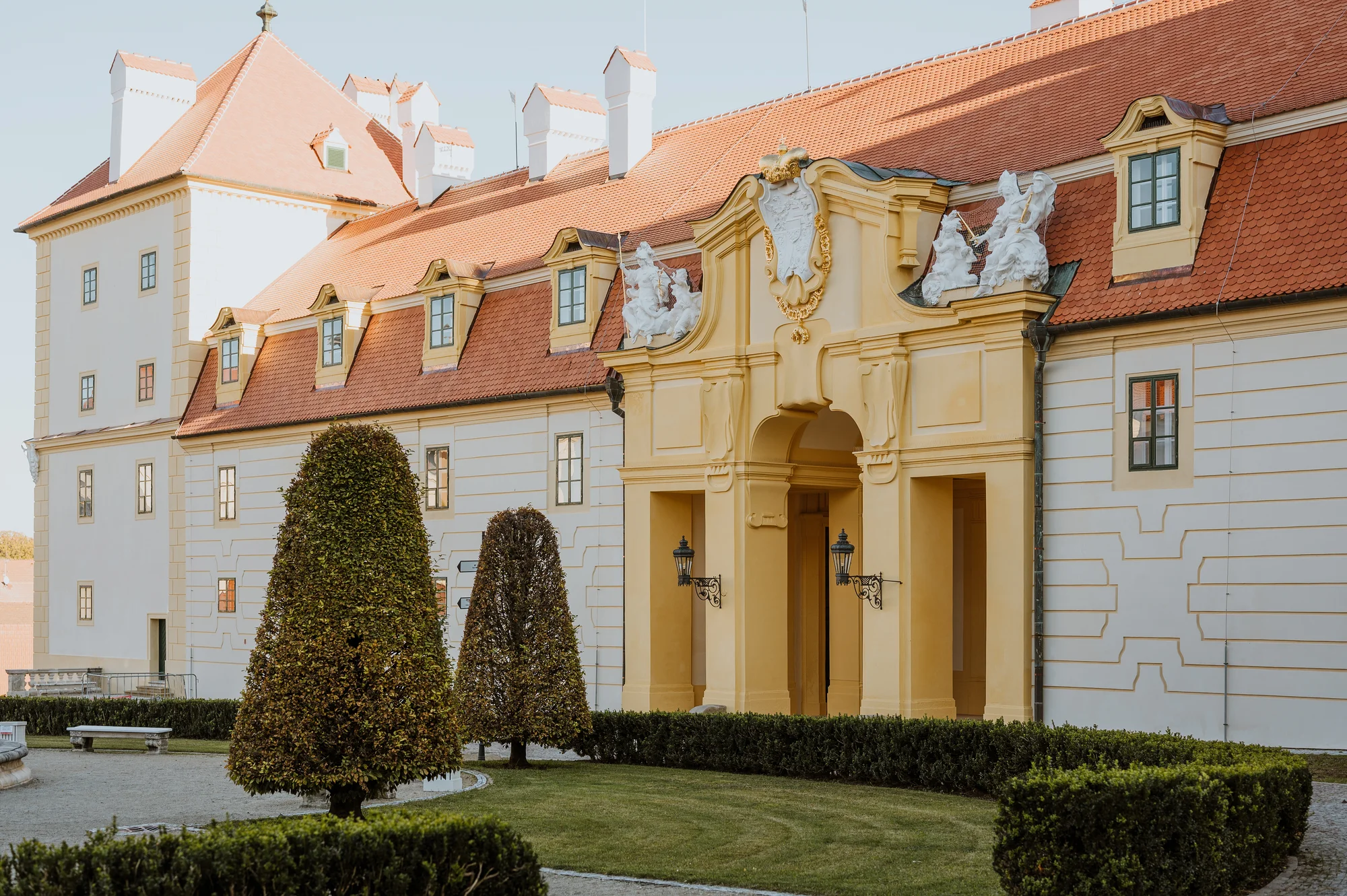 Až 4 noci ve stylu zámecké šlechty v UNESCO památce ve Valticích se snídaní i vínem