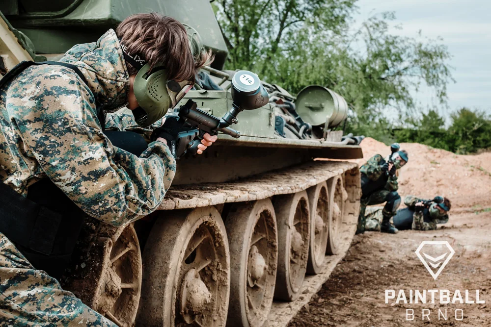 4 hodiny paintballu v Brně s komplet výbavou, kuličkami a občerstvením