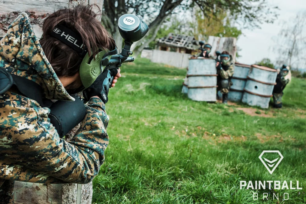 4 hodiny paintballu v Brně s komplet výbavou, kuličkami a občerstvením