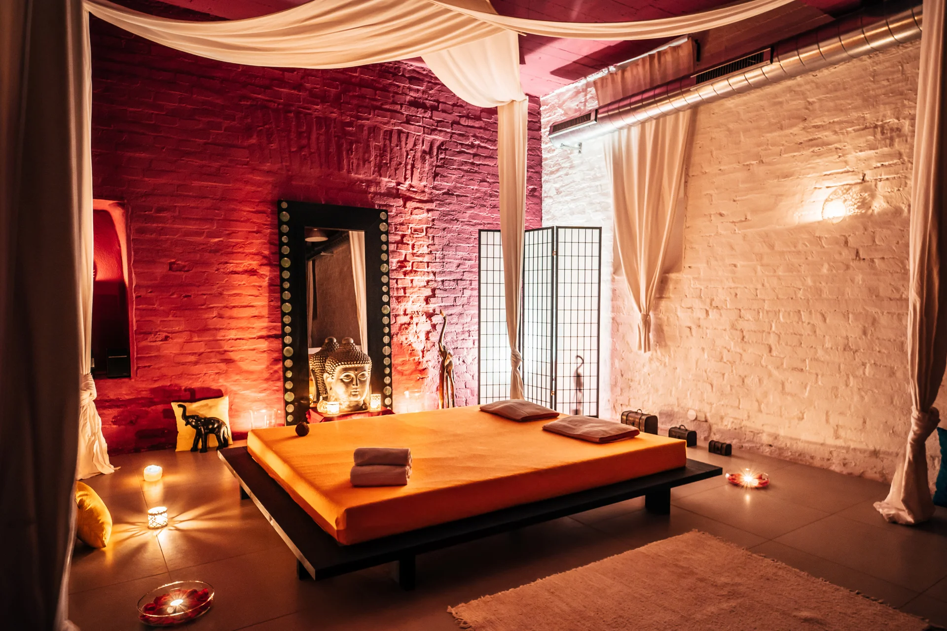 Privátní relax pro dva: hydromasážní vana, infrasauna i masáže, 120 minut nebo klidně celá noc