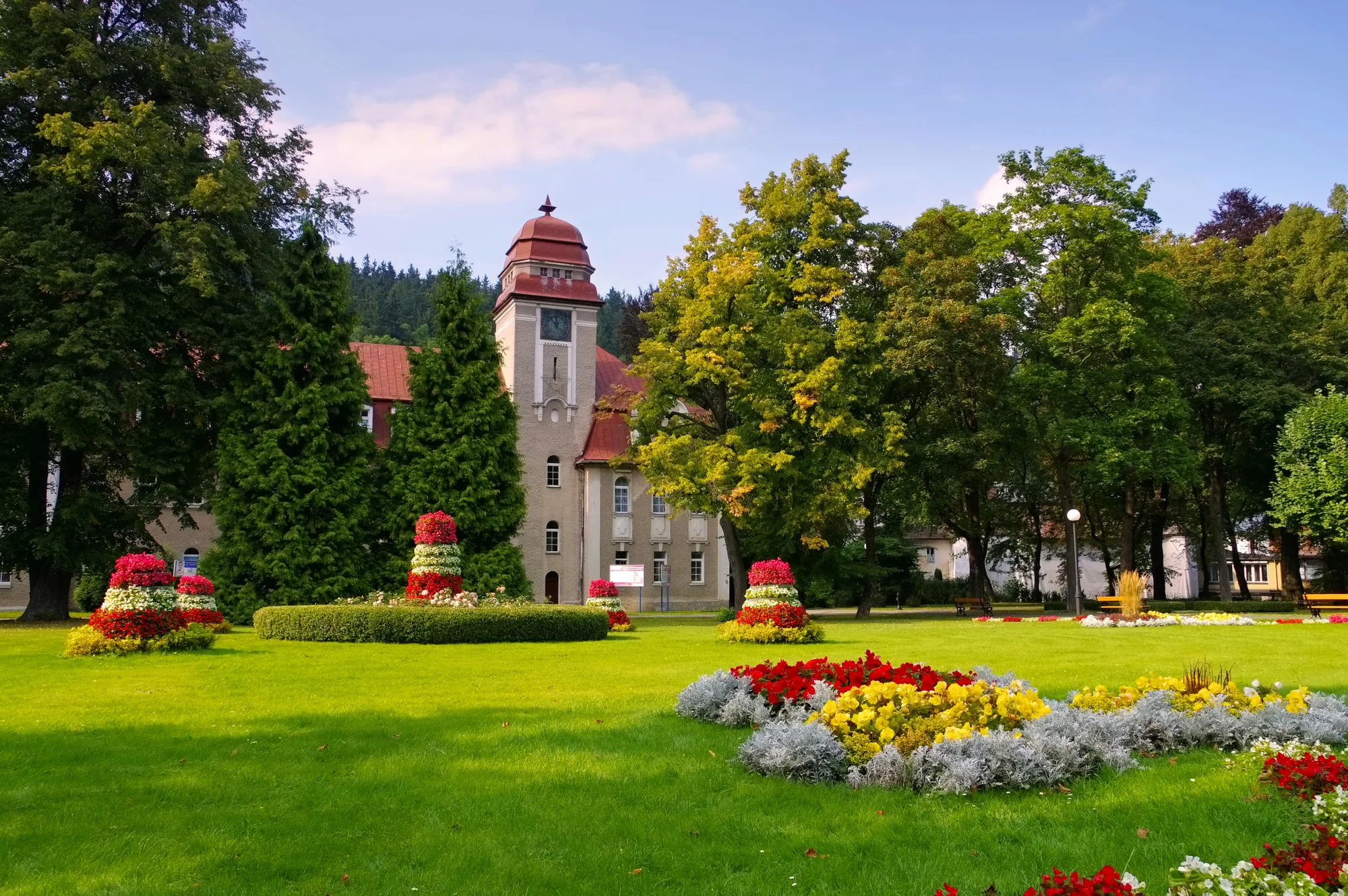 Lázeňské město Duszniki Zdrój blízko českých hranic: moderní hotel s wellness a polopenzí