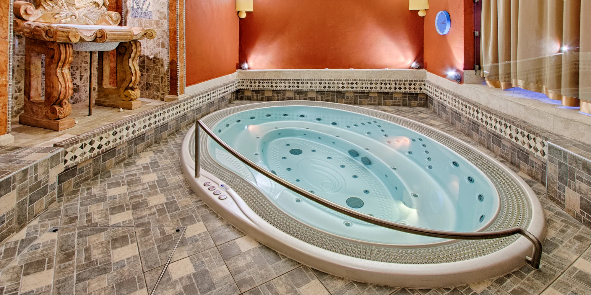 Relax v 5* hotelu na Malé Straně pro dva: privátní lázně a tříchodové menu s vínem