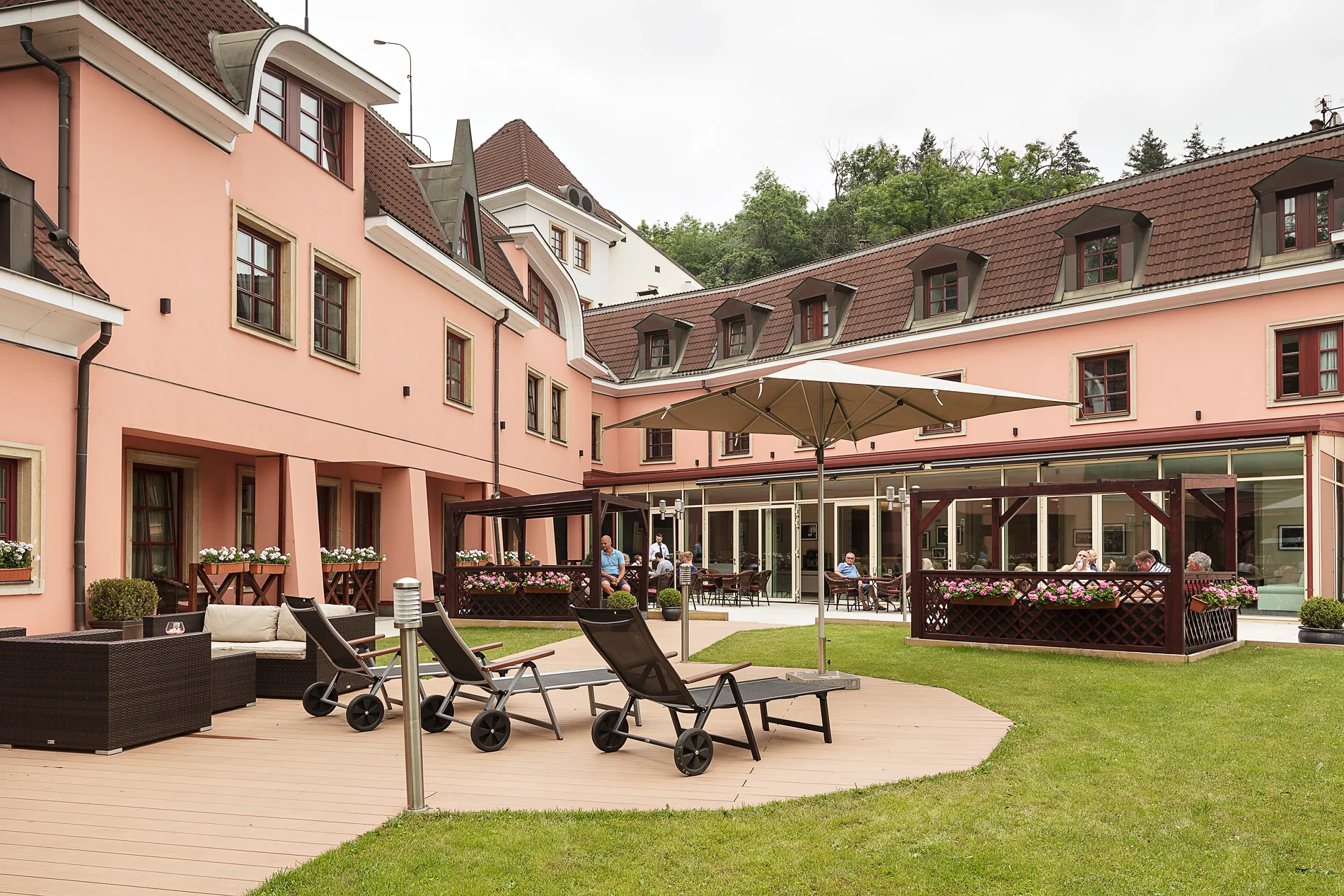 Relax v 5* hotelu na Malé Straně pro dva: privátní lázně a tříchodové menu s vínem