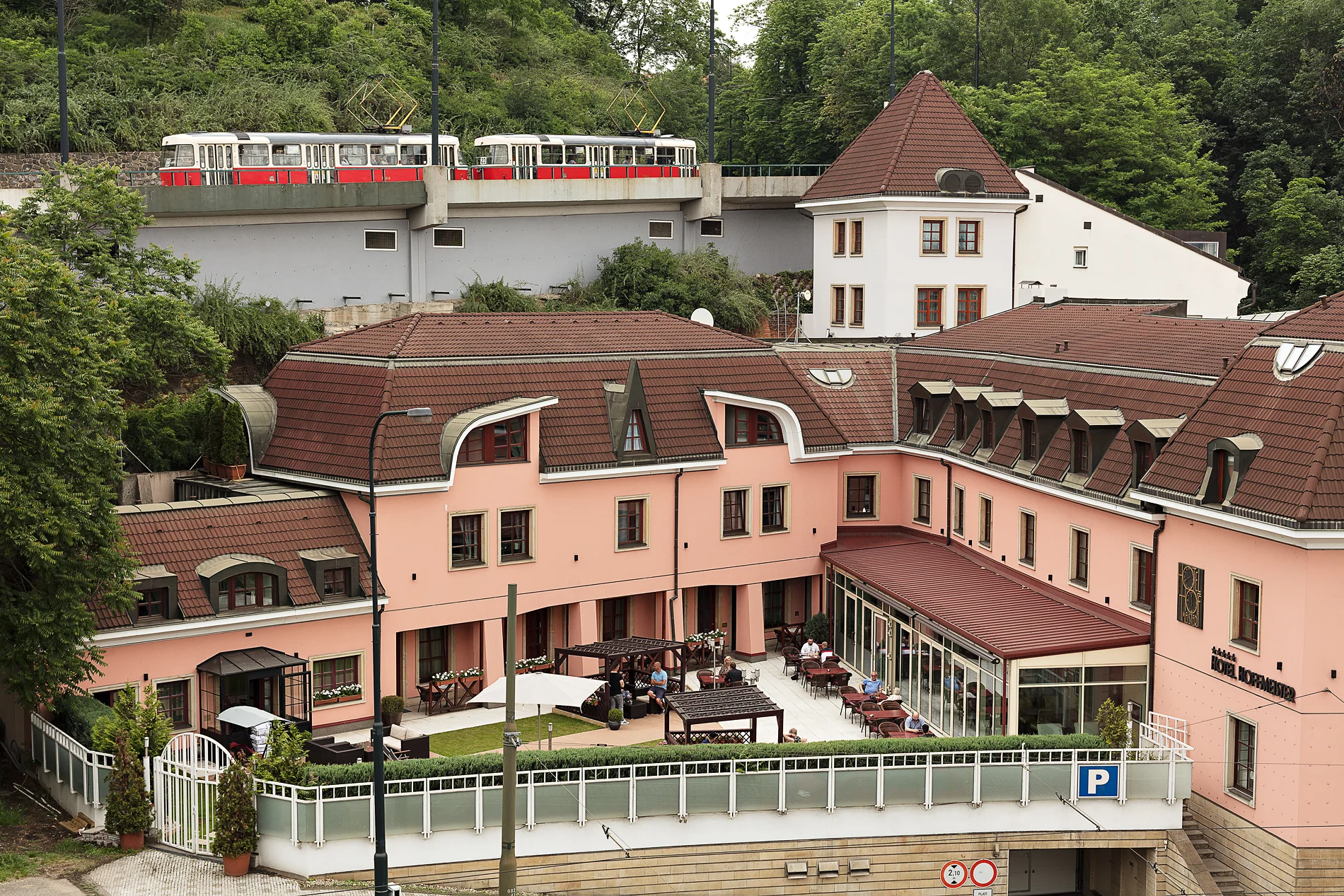 Bohatá bufetová snídaně v 5* hotelové restauraci pro 1 či 2 osoby, o víkendu i s proseccem