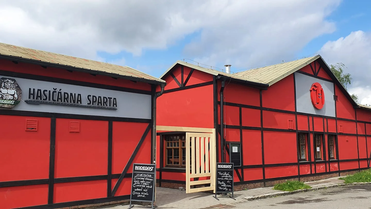 Pečená kolena v Hasičárně Sparta: 1 nebo 2 kolena i vč. piva