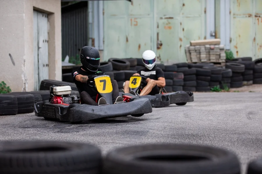 Svižná jízda motokárou pro děti i dospělé: adrenalin a zábava na ověřené trati