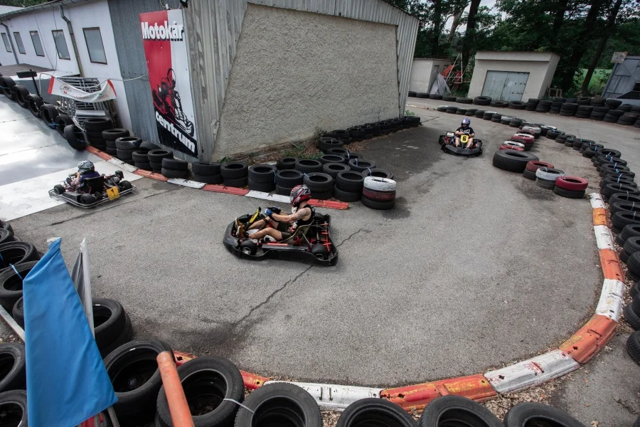 Svižná jízda motokárou pro děti i dospělé: adrenalin a zábava na ověřené trati