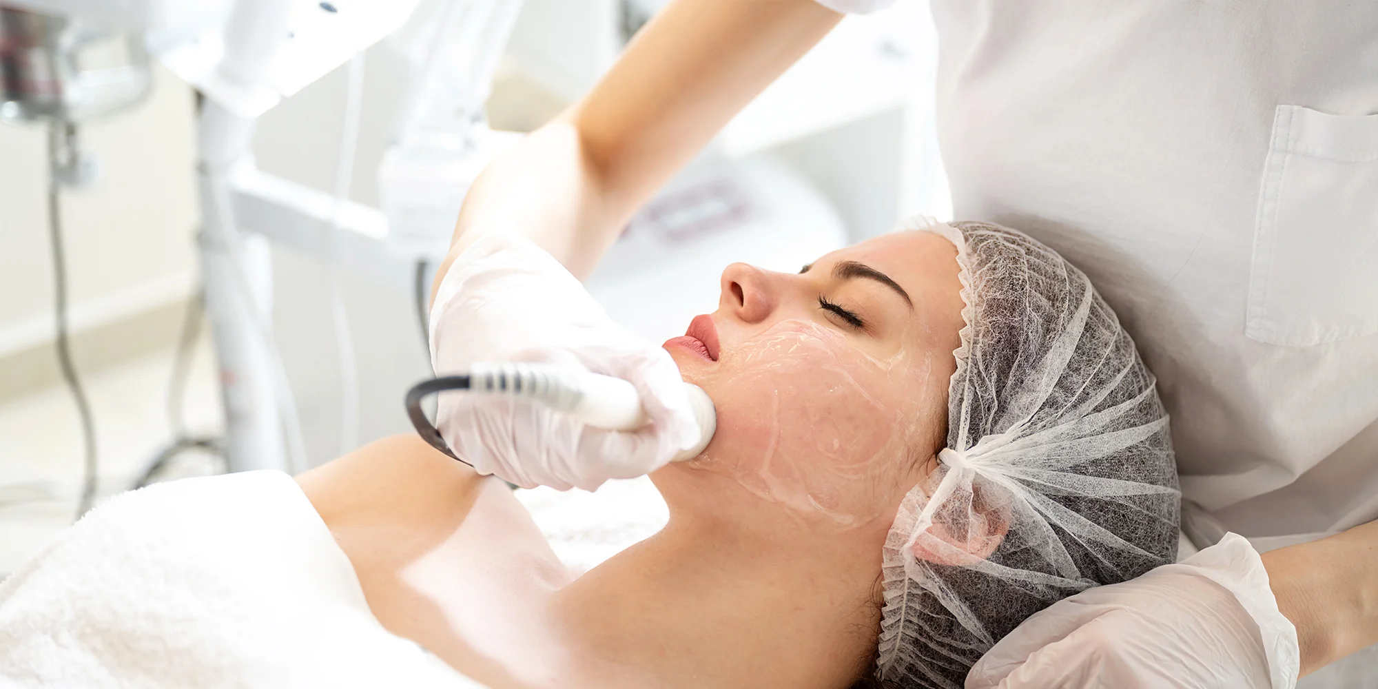 Potěšte své blízké otevřeným voucherem do kosmetického salonu: 1000, 2000 nebo 3000 Kč