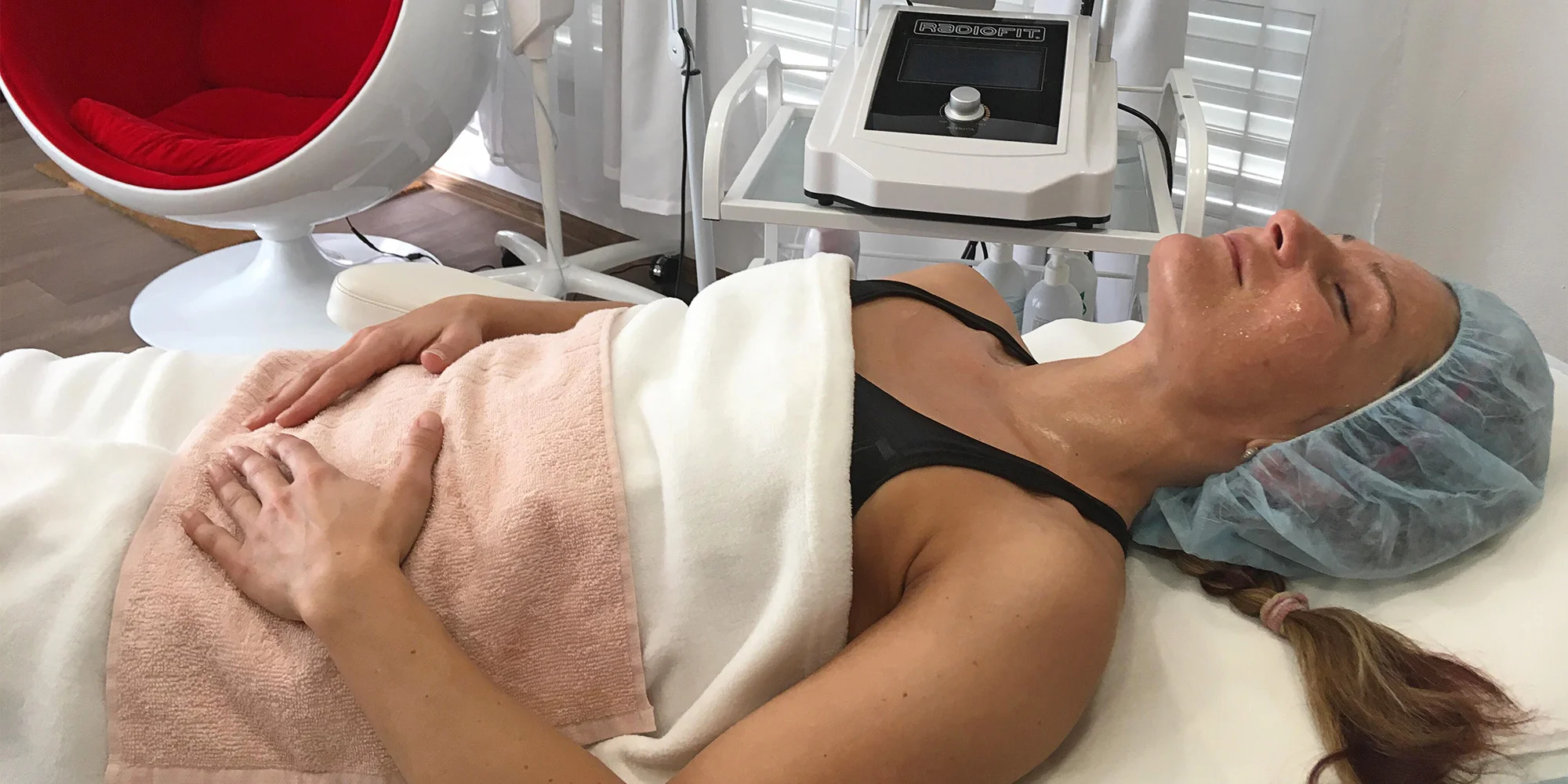 Potěšte své blízké otevřeným voucherem do kosmetického salonu: 1000, 2000 nebo 3000 Kč