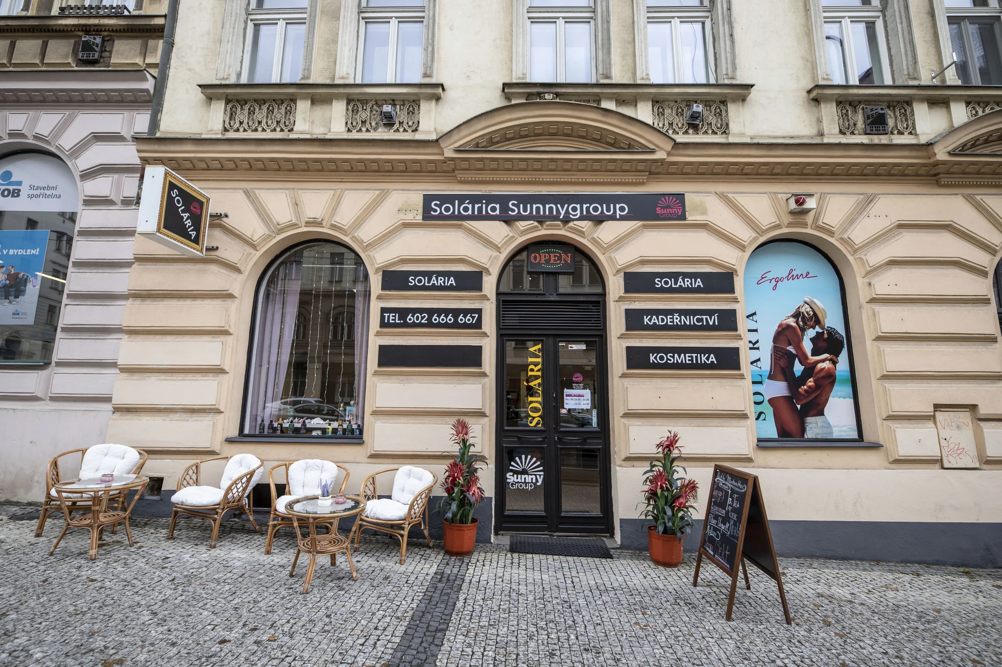 Roční permanentka s kreditem 600 Kč do solária s kolagenem nebo vibrační plošinou