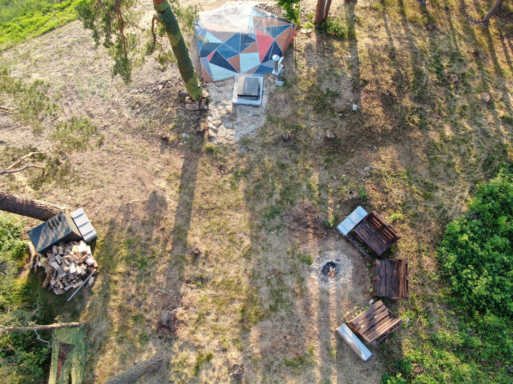 1 nebo 2 noci v bunkru 36 B: krbová kamna, postel i LED osvětlení