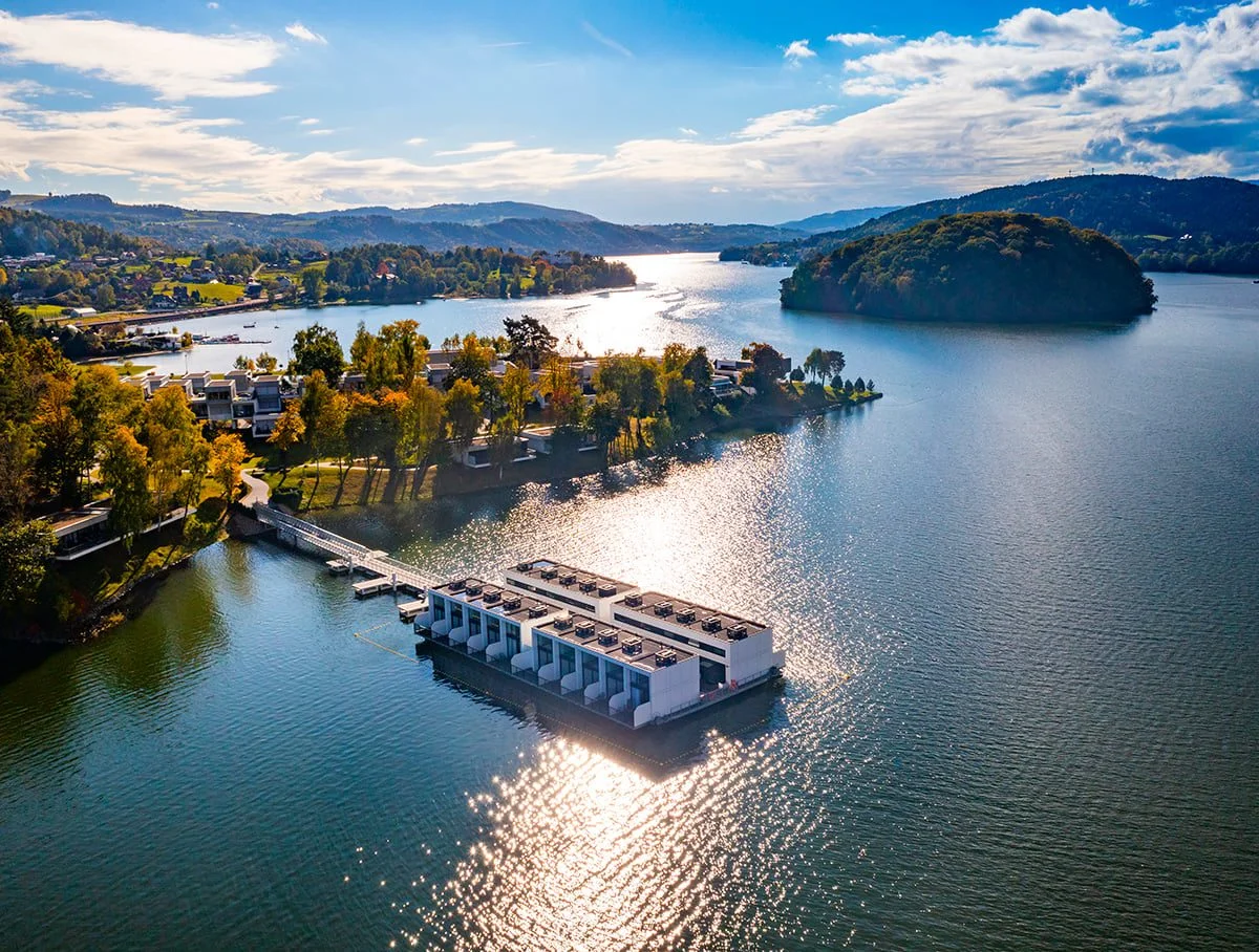 Za krásami Polska: skvěle vybavený 4* resort u jezera, snídaně či polopenze, neomezený wellness