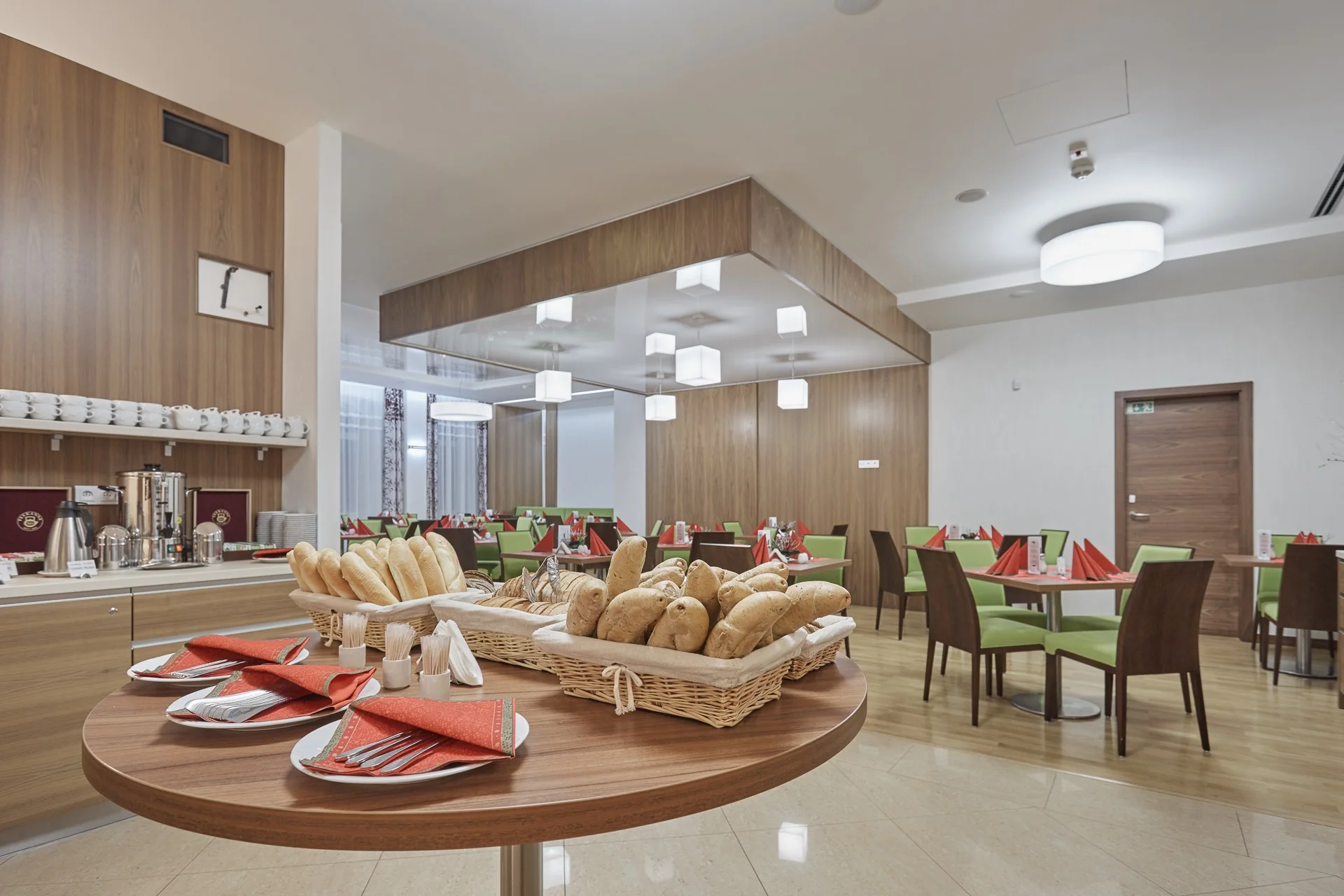 4* hotel jen 2 min. od kolonády: jídlo, neomezený wellness i procedury