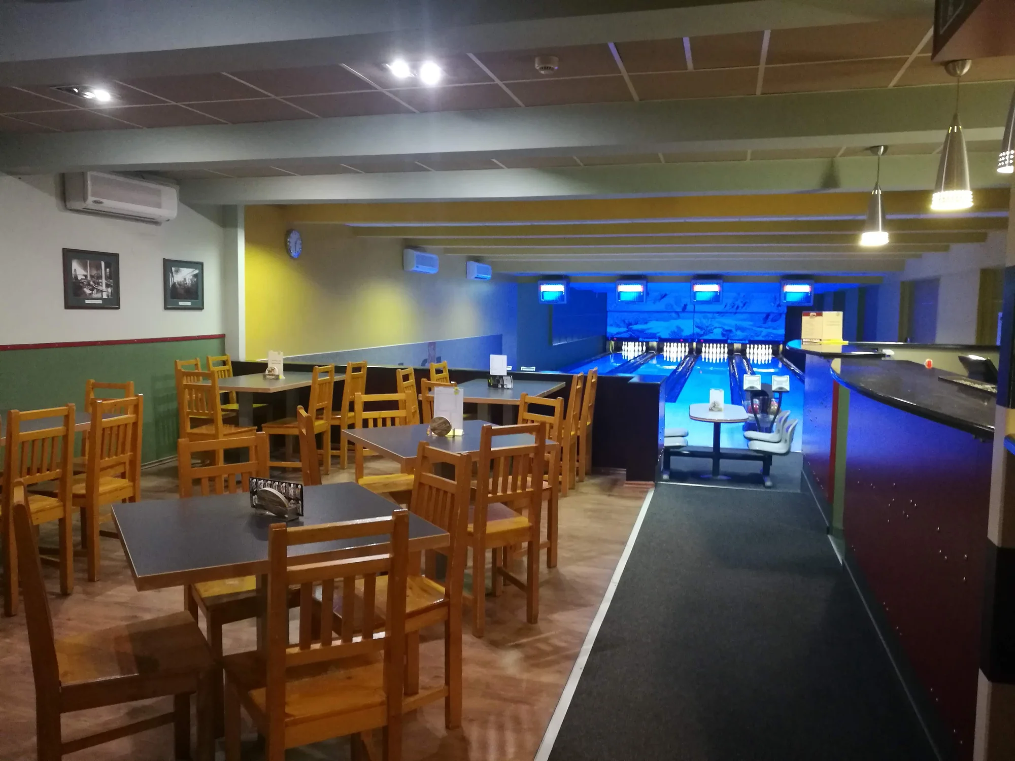 Hodina bowlingu pro partu až 6 hráčů v čase 13:00–24:00