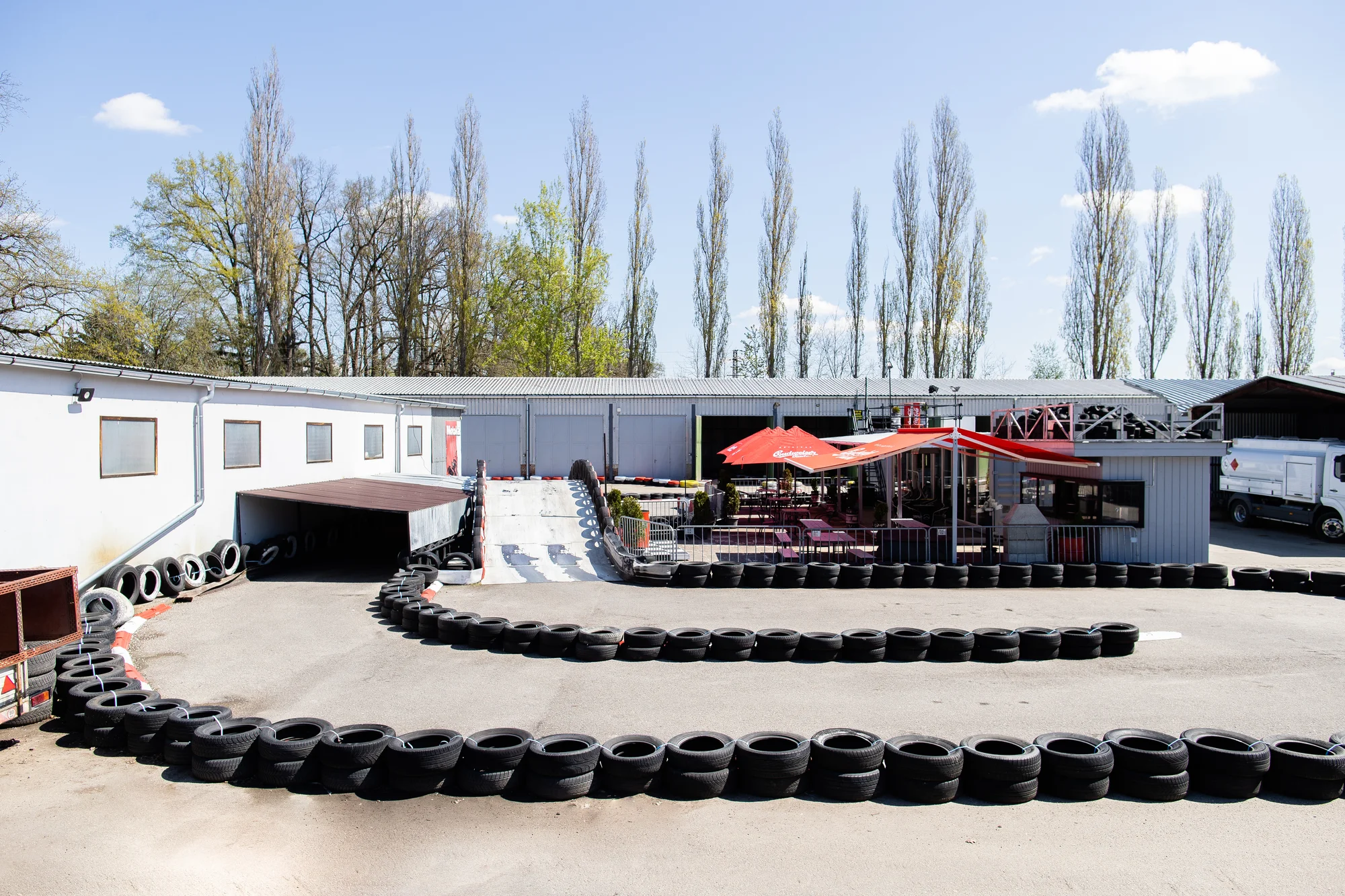 Svižná jízda motokárou pro děti i dospělé: adrenalin a zábava na ověřené trati