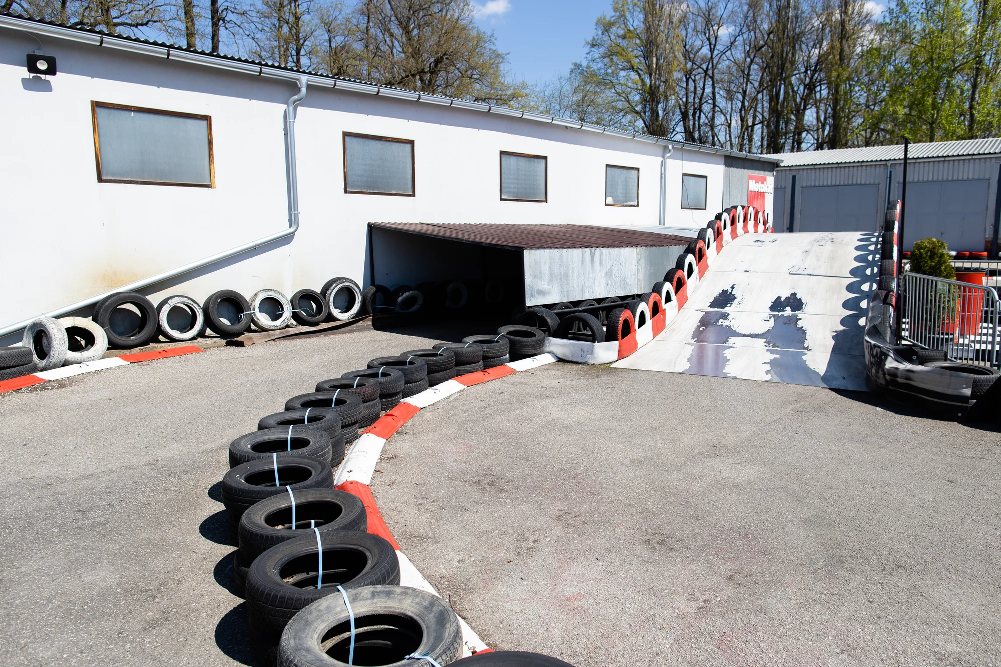 Svižná jízda motokárou pro děti i dospělé: adrenalin a zábava na ověřené trati