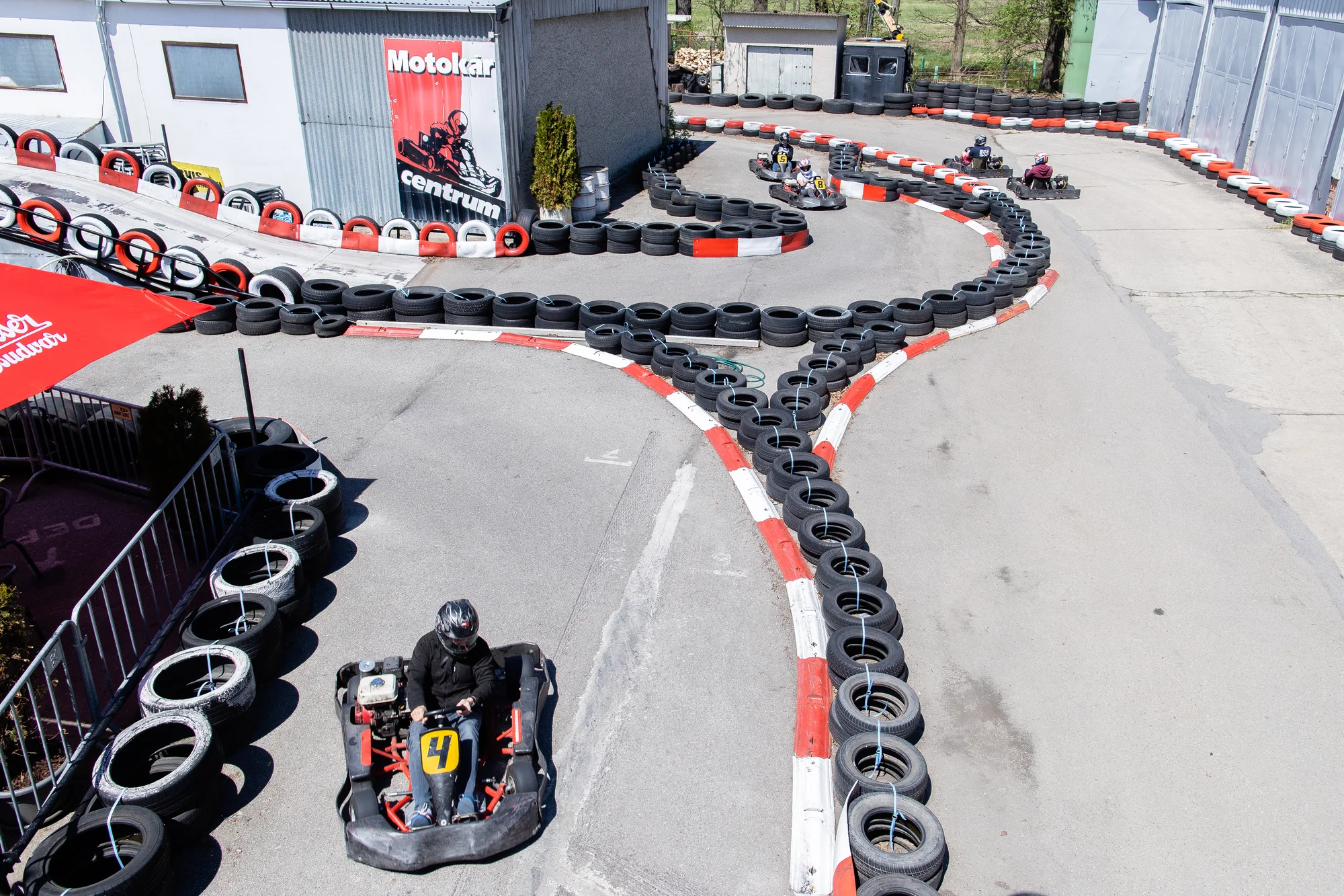 Svižná jízda motokárou pro děti i dospělé: adrenalin a zábava na ověřené trati