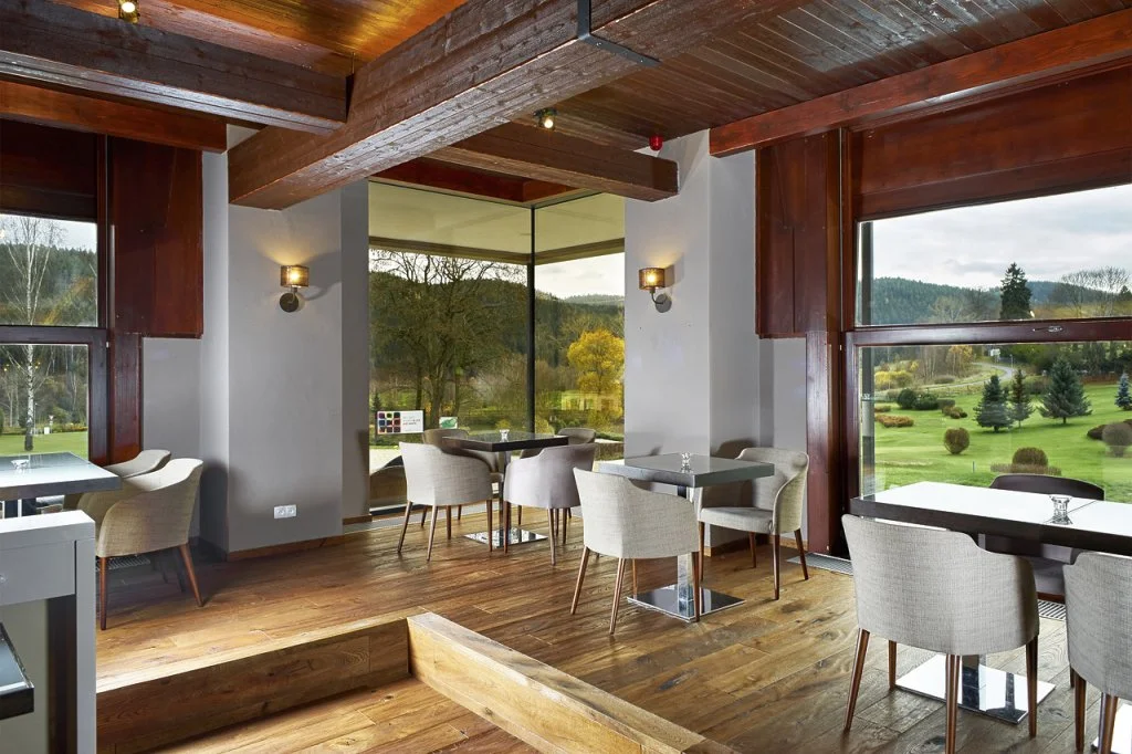 4* pobyt ve Varech: snídaně či polopenze i neomezený vstup do wellness