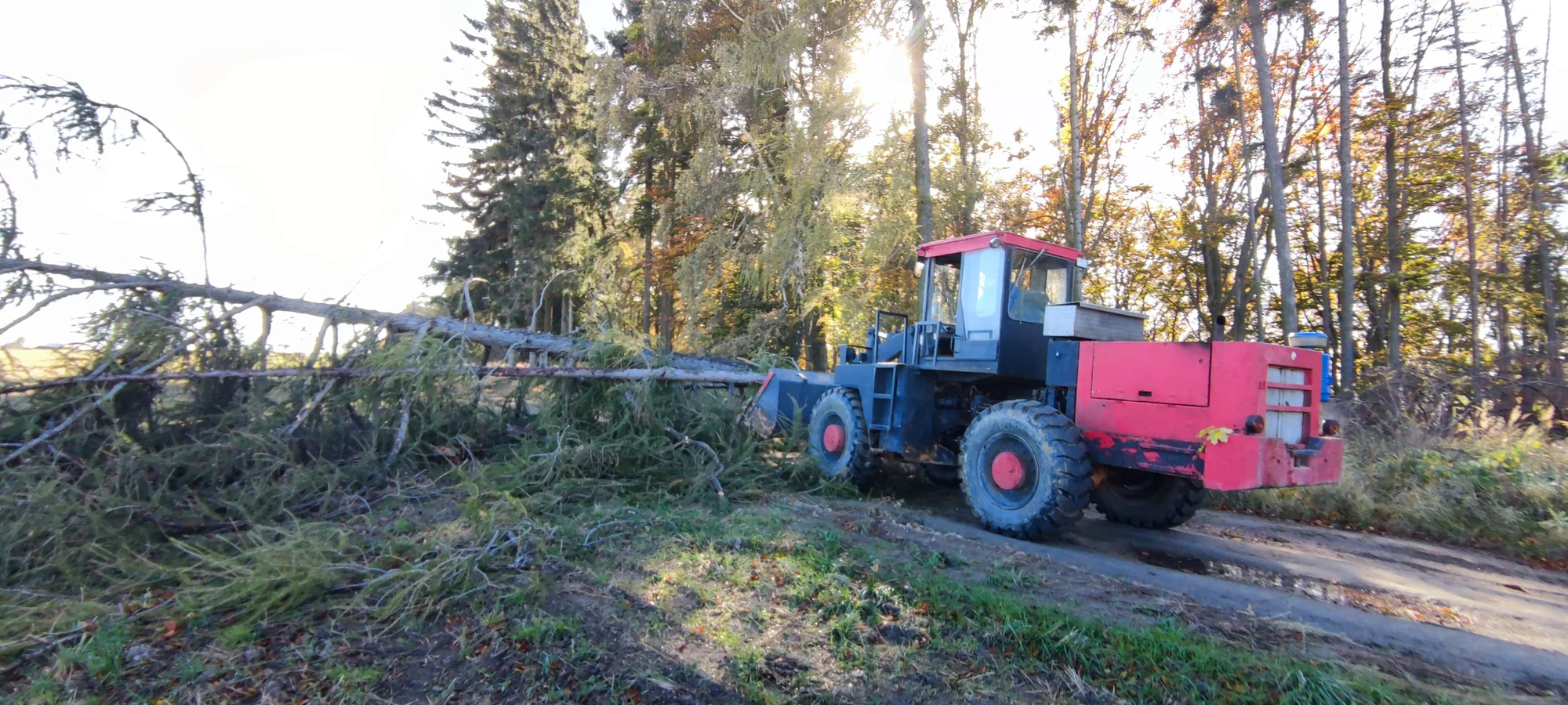 30–60 min. řádění s legendárním kloubovým nakladačem, bagrem nebo rypadlem