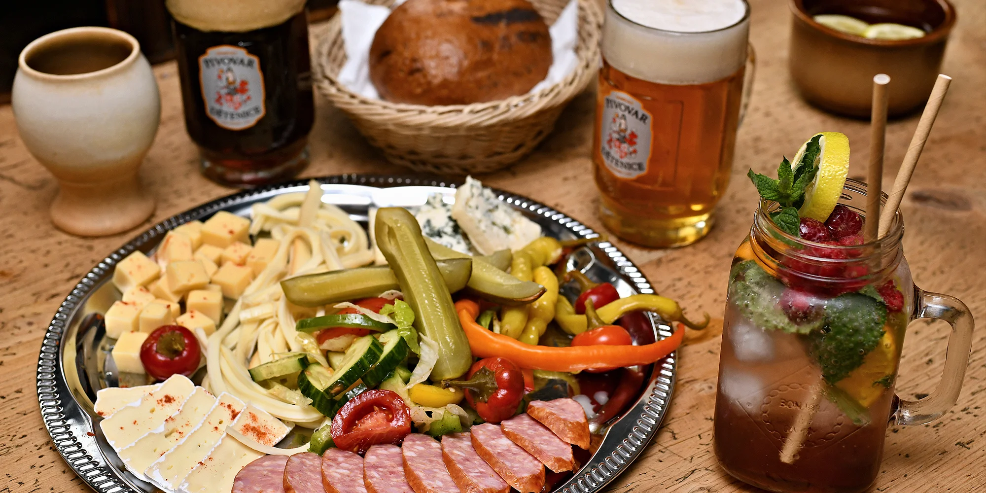 3hod. zábava ve středověké krčmě: neomezená hostina a bohatý program