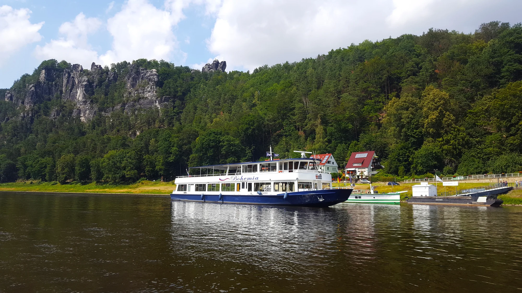 Lodní lístek na plavbu - TOP Saského Švýcarska (Kurort Rathen a Königstein) s obědem, večeří, živou hudbou a průvodcem po celý den